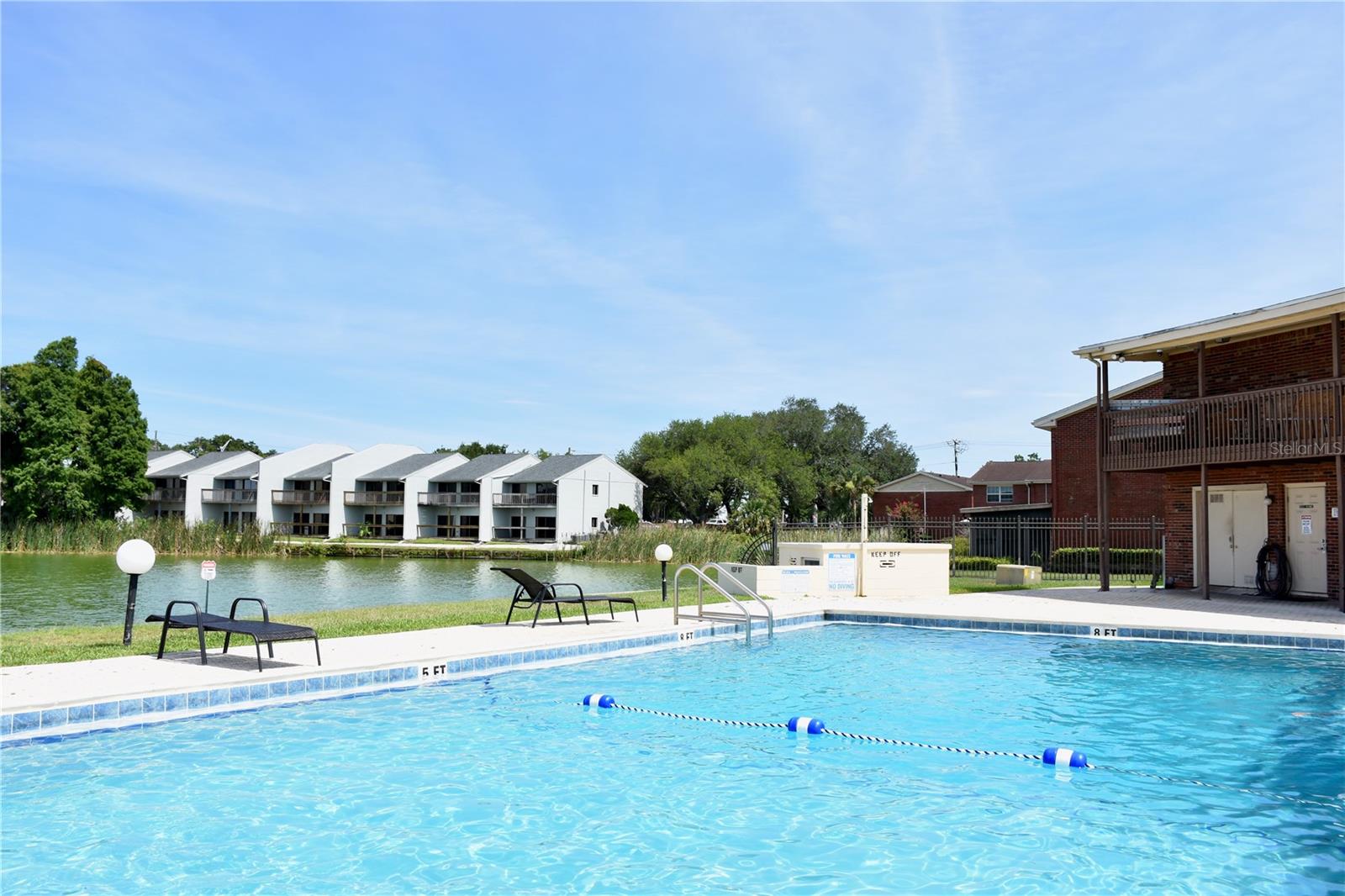 LAKE BENTLEY SHORES CONDO PH 01 - Residential