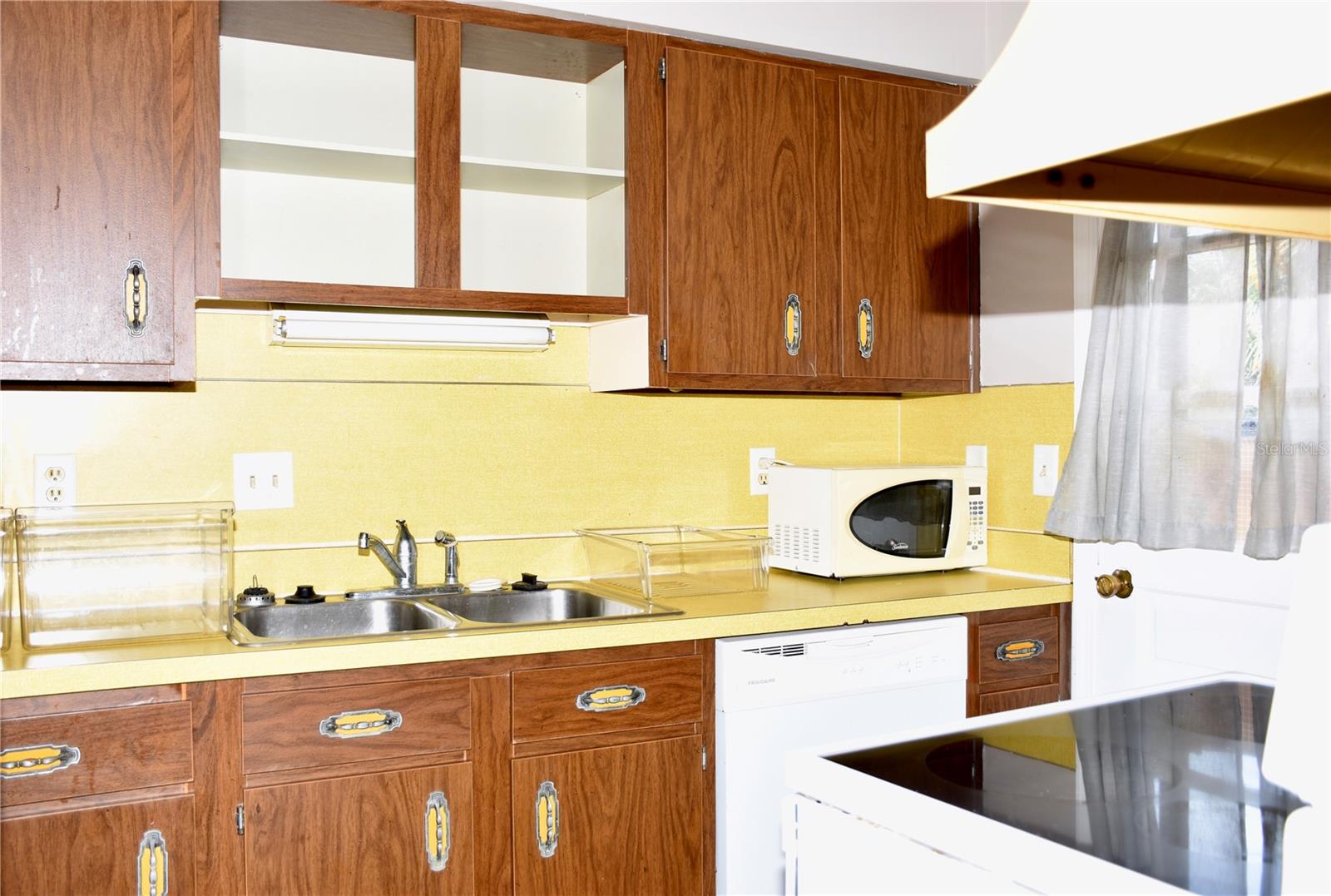 LAKE BENTLEY SHORES CONDO PH 01 - Residential