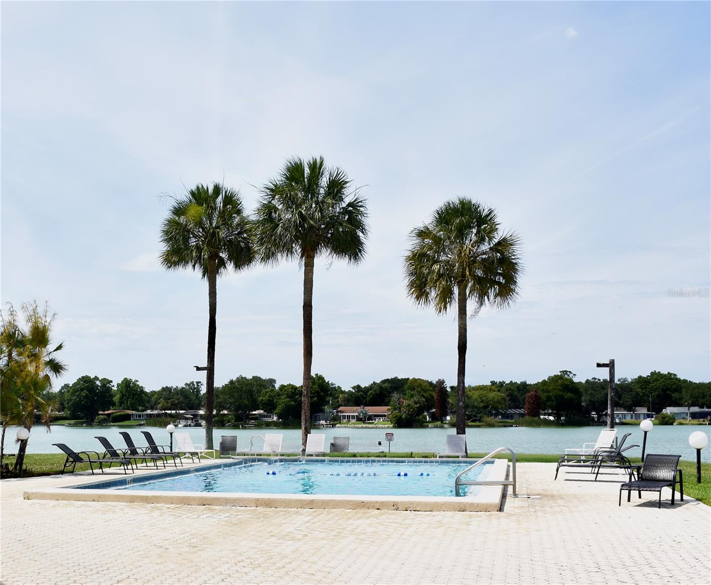 LAKE BENTLEY SHORES CONDO PH 01 - Residential