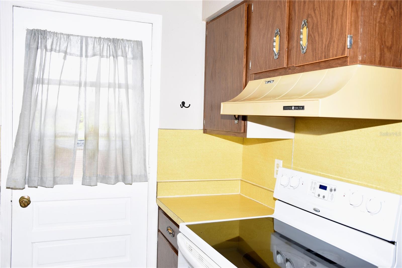 LAKE BENTLEY SHORES CONDO PH 01 - Residential