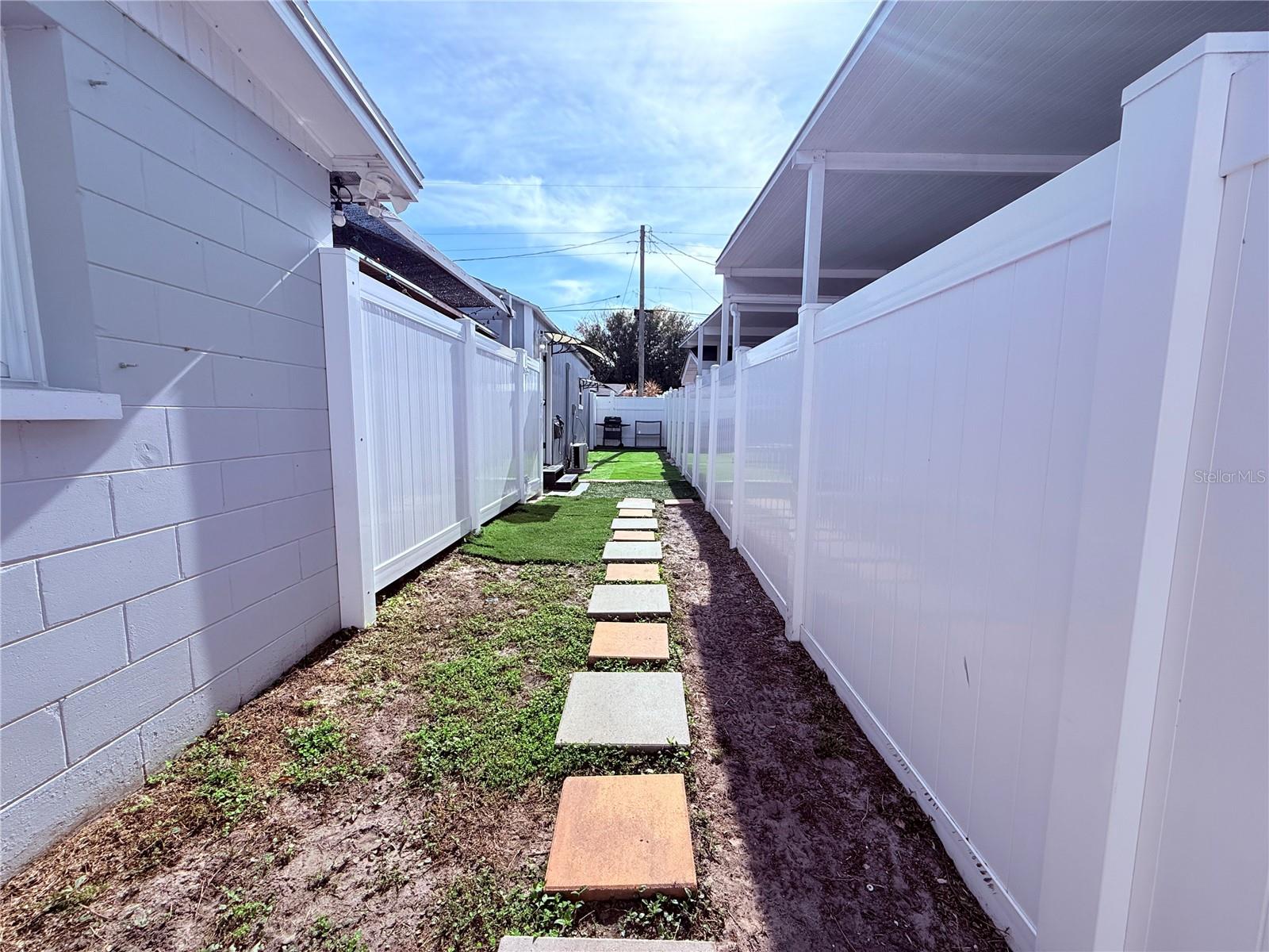WEST PARK ESTATES UNIT 3 RE - Residential Lease