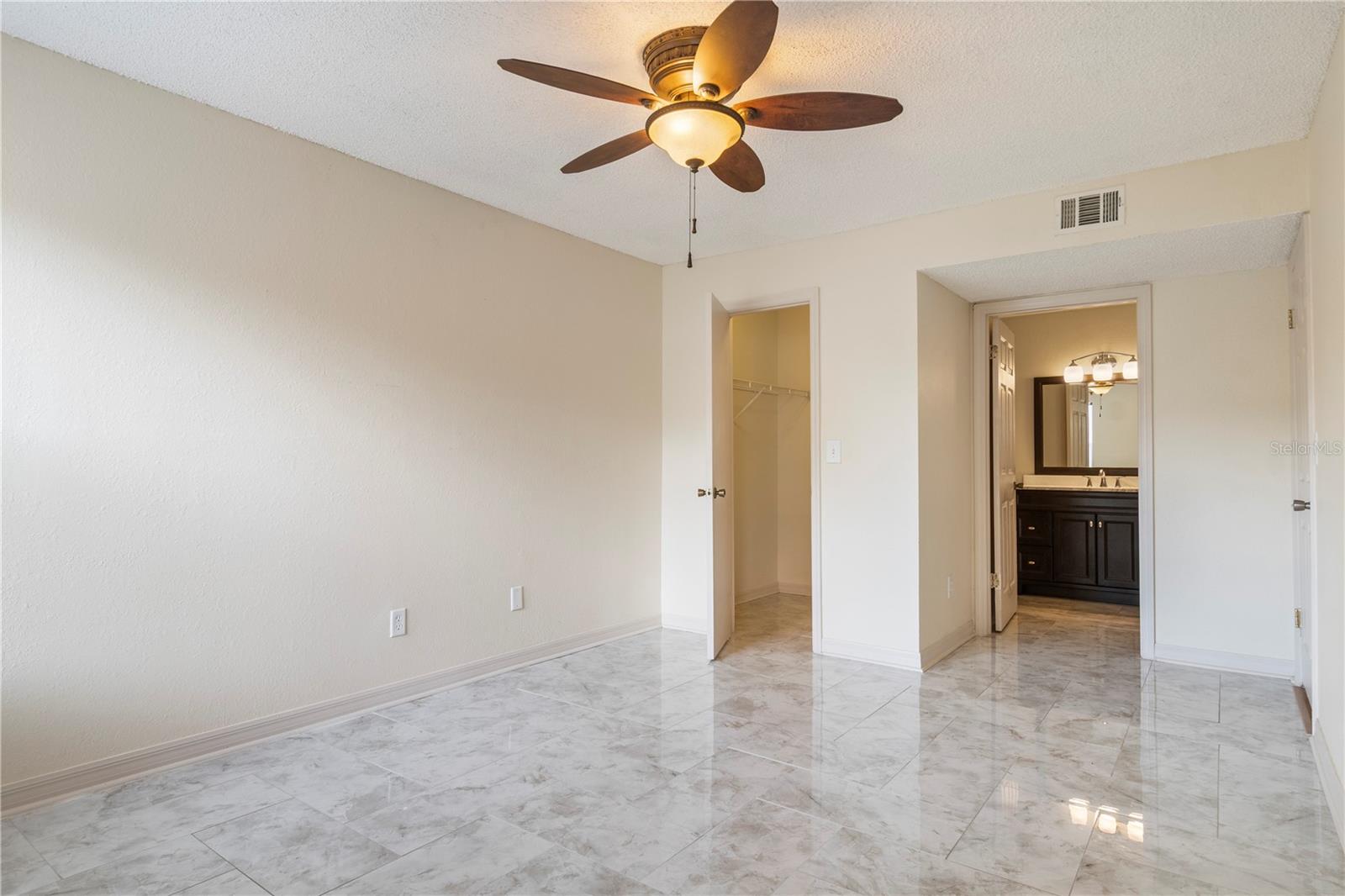 VENETIAN PLACE - Residential