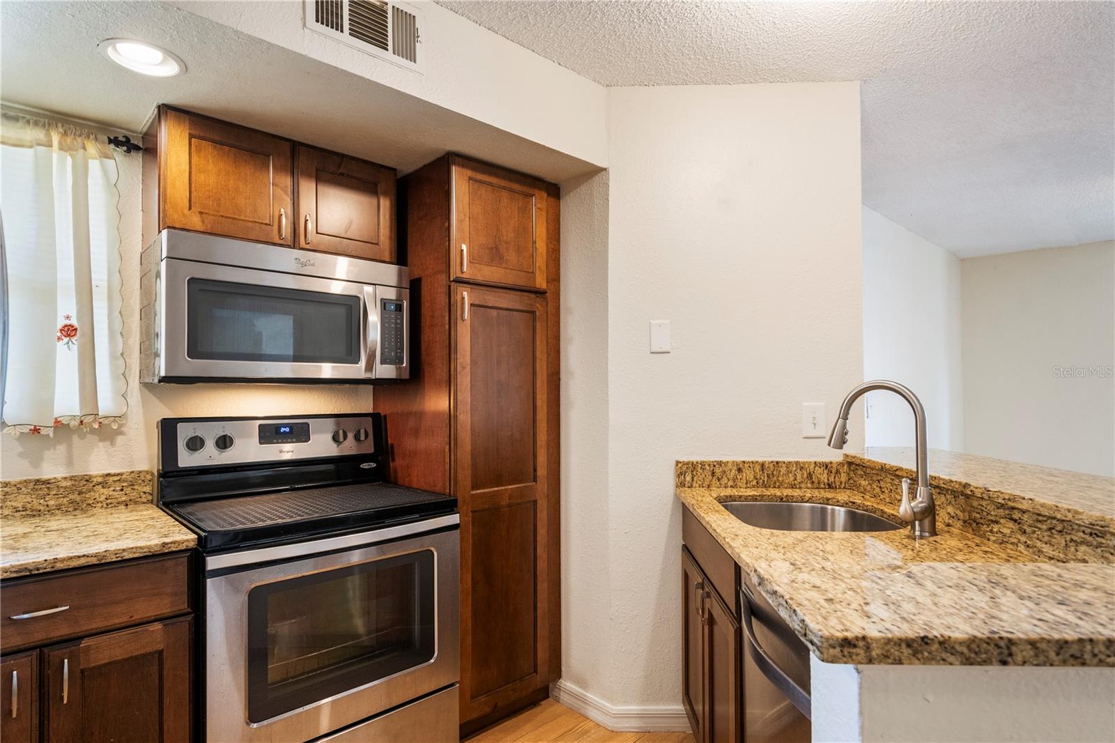 VENETIAN PLACE - Residential