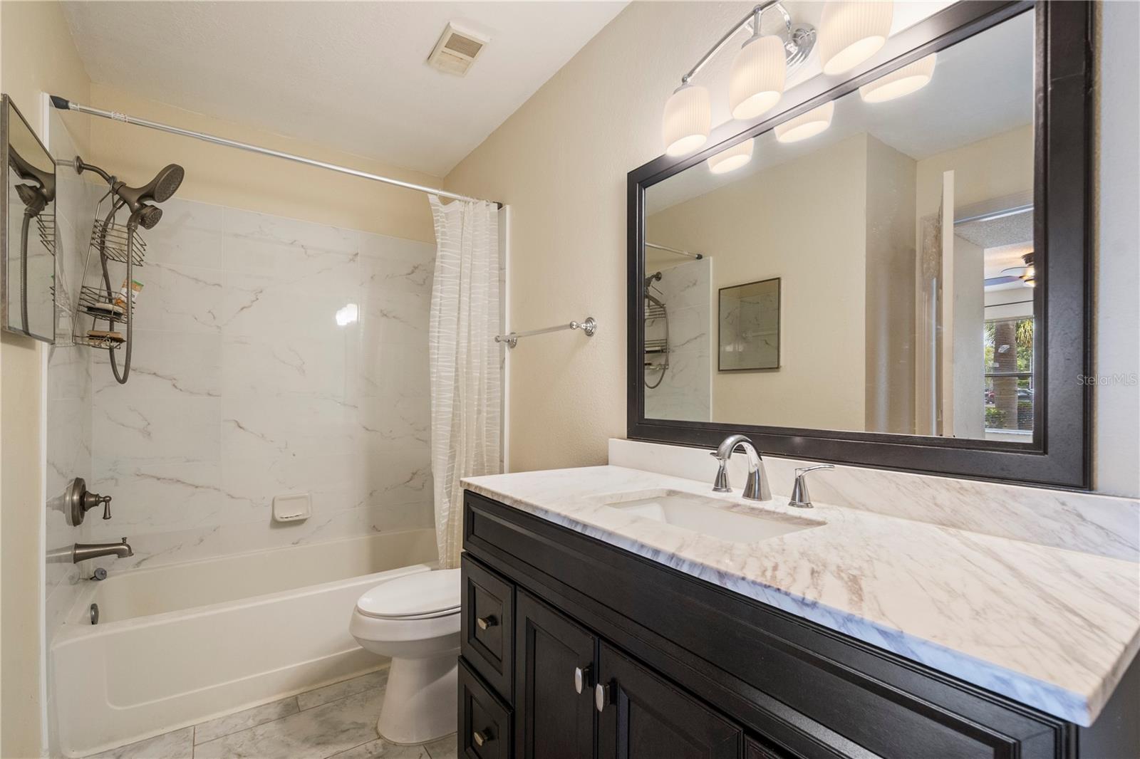 VENETIAN PLACE - Residential