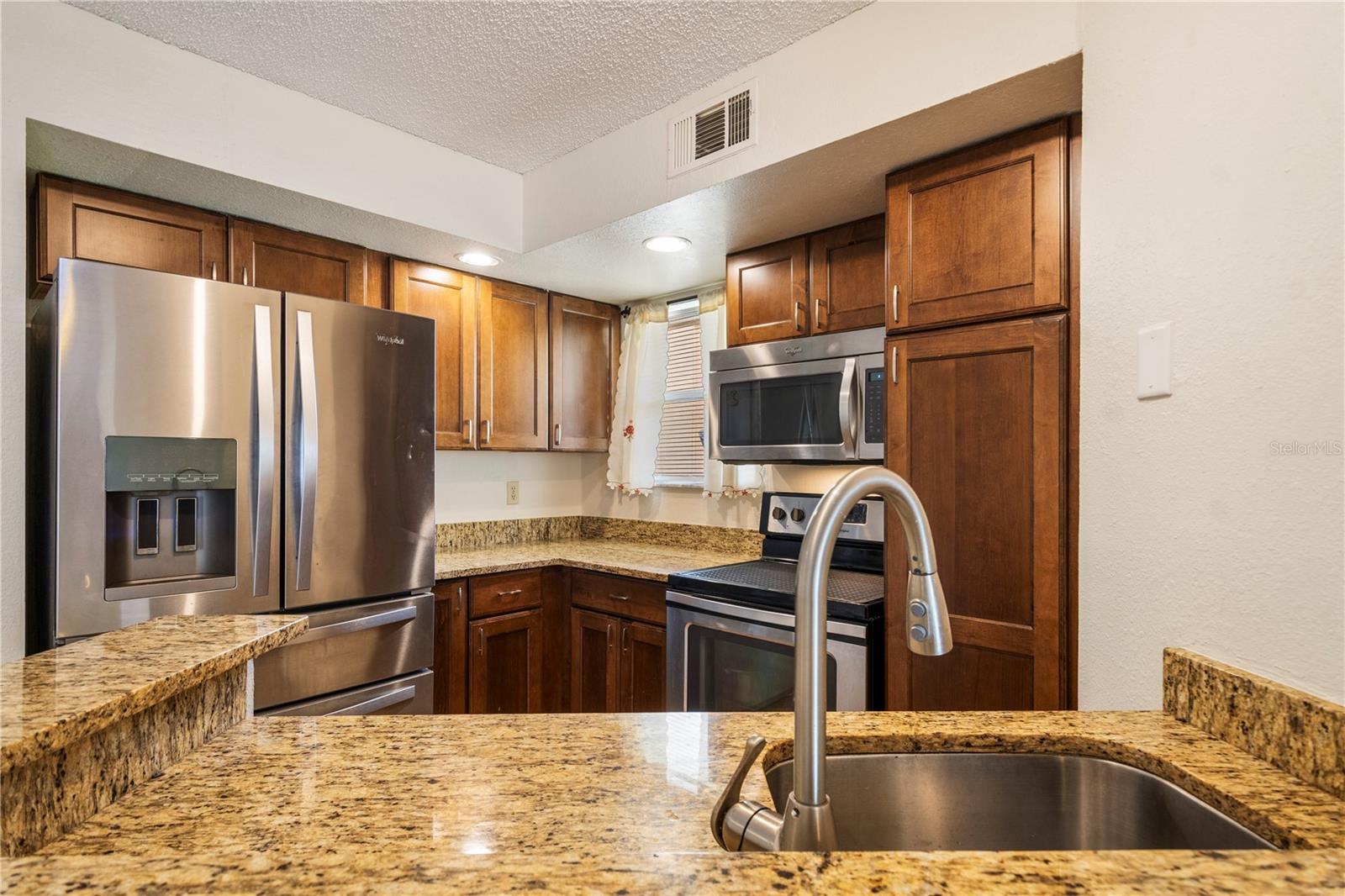 VENETIAN PLACE - Residential