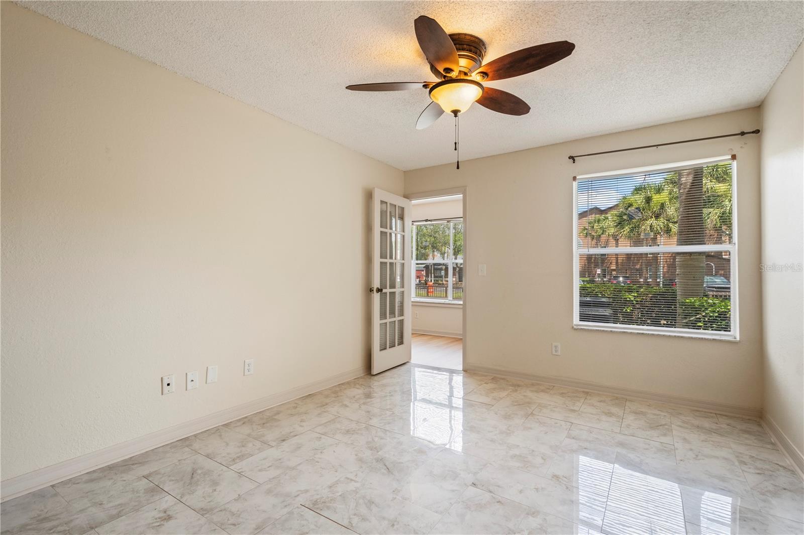 VENETIAN PLACE - Residential