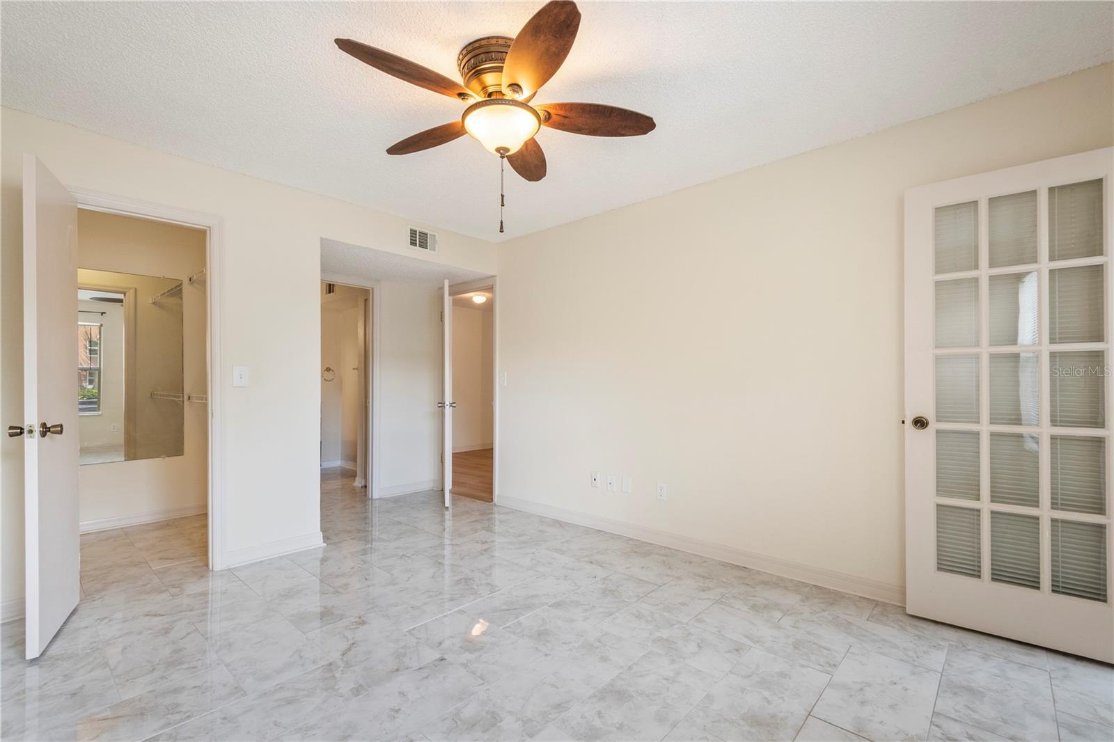VENETIAN PLACE - Residential