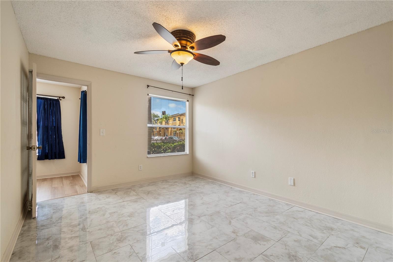 VENETIAN PLACE - Residential