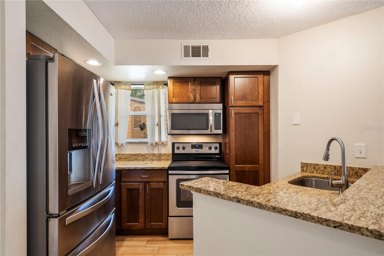 VENETIAN PLACE - Residential