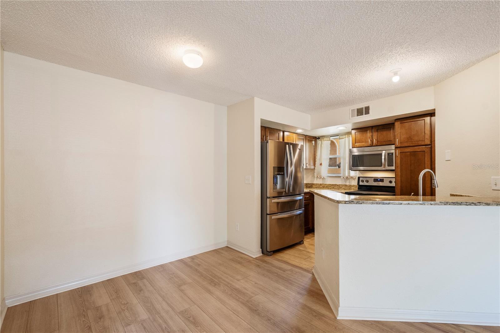 VENETIAN PLACE - Residential