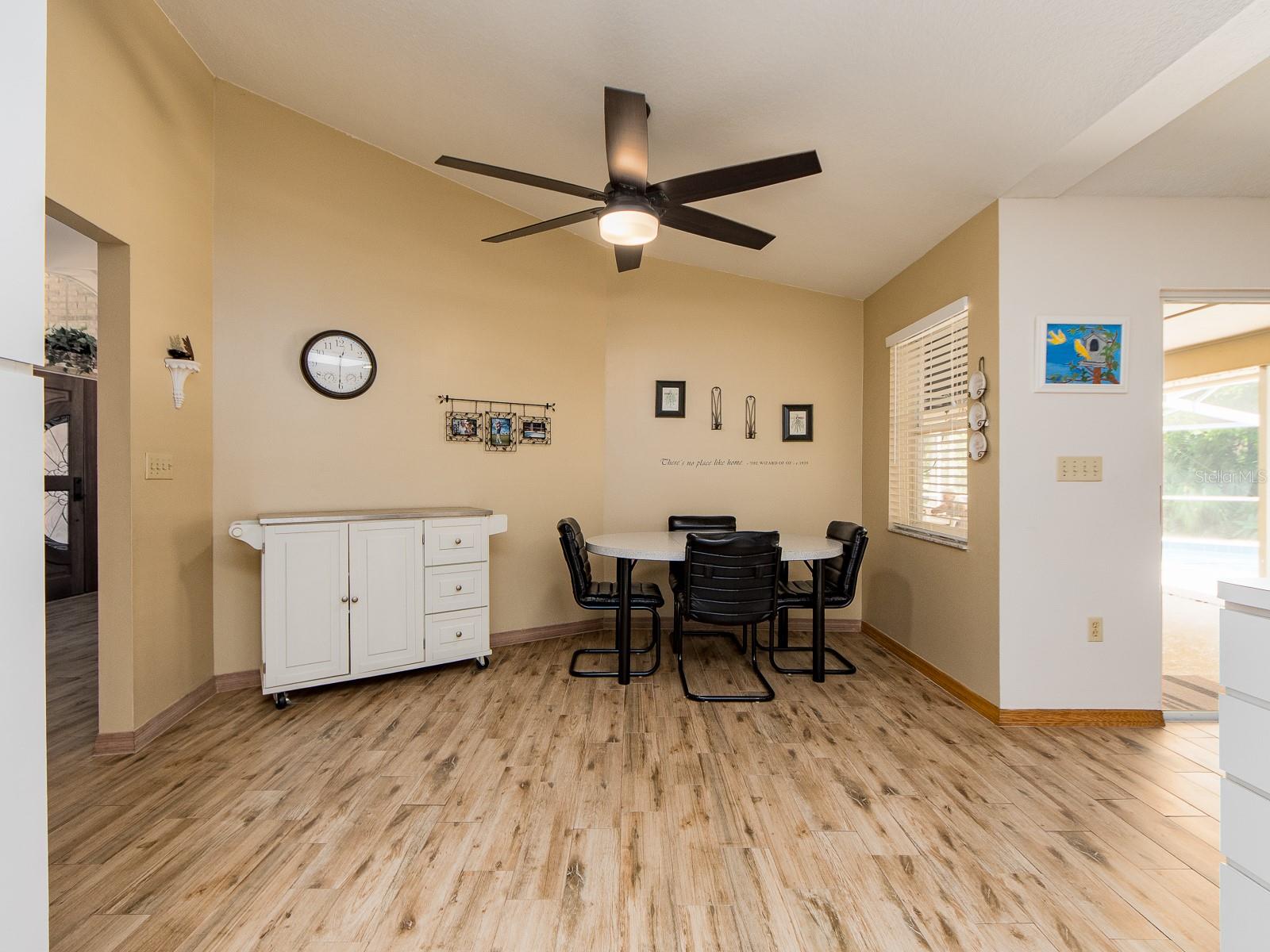 COUNTRY WOODS - Residential