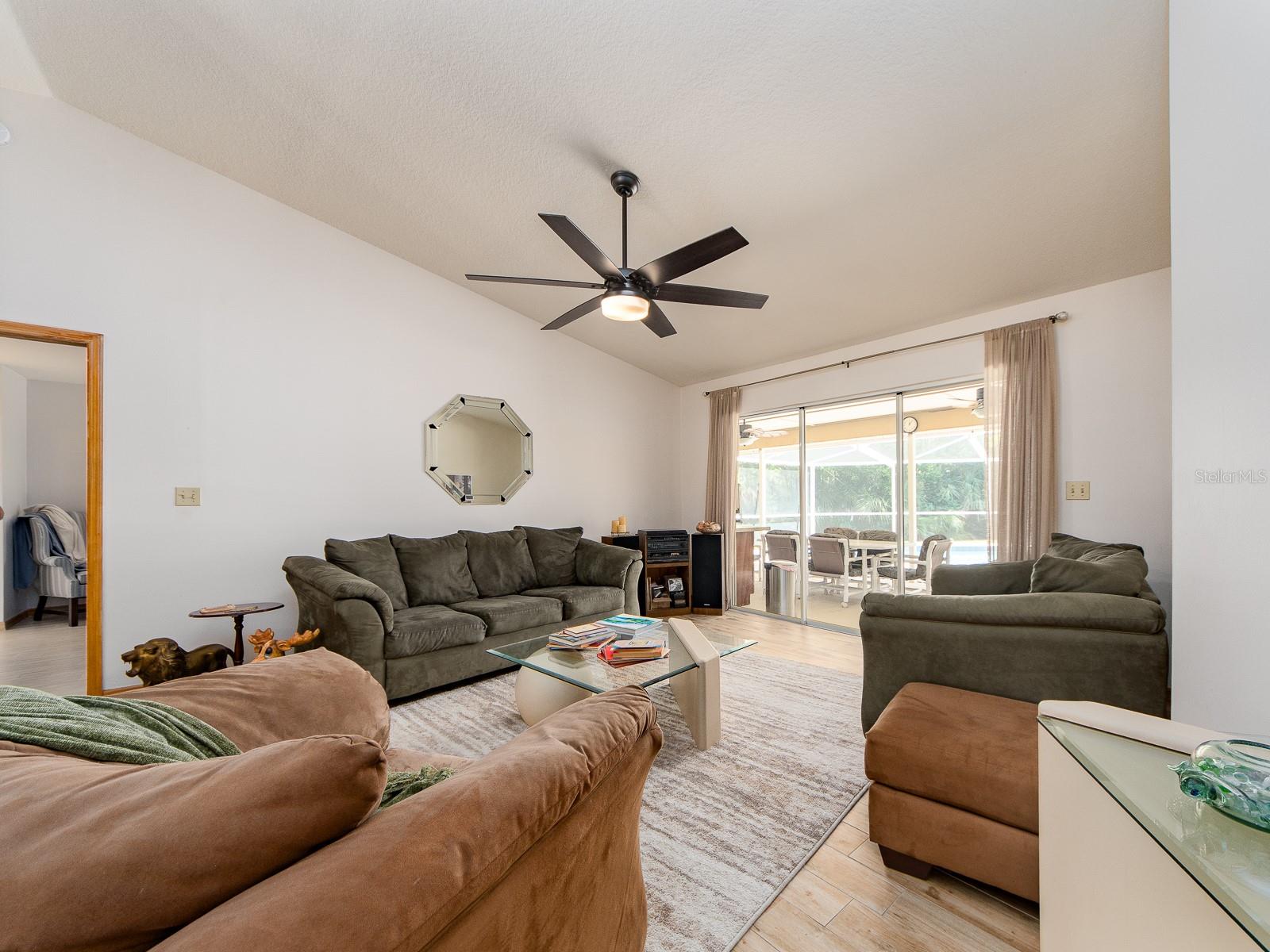 COUNTRY WOODS - Residential