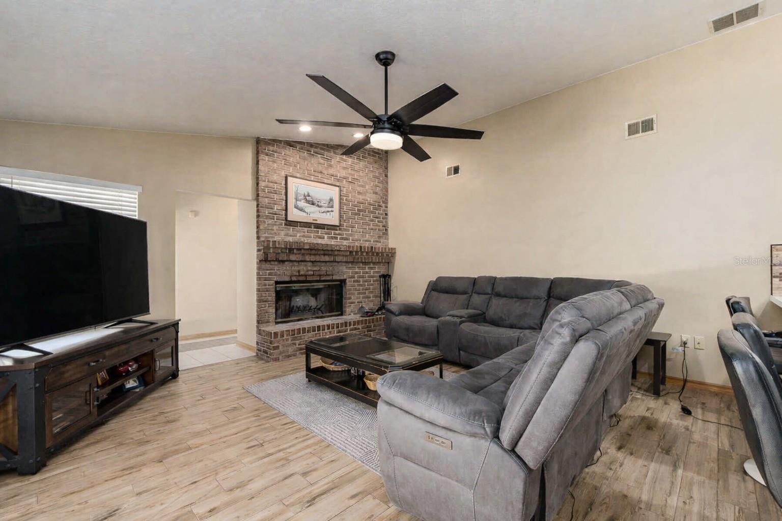 COUNTRY WOODS - Residential