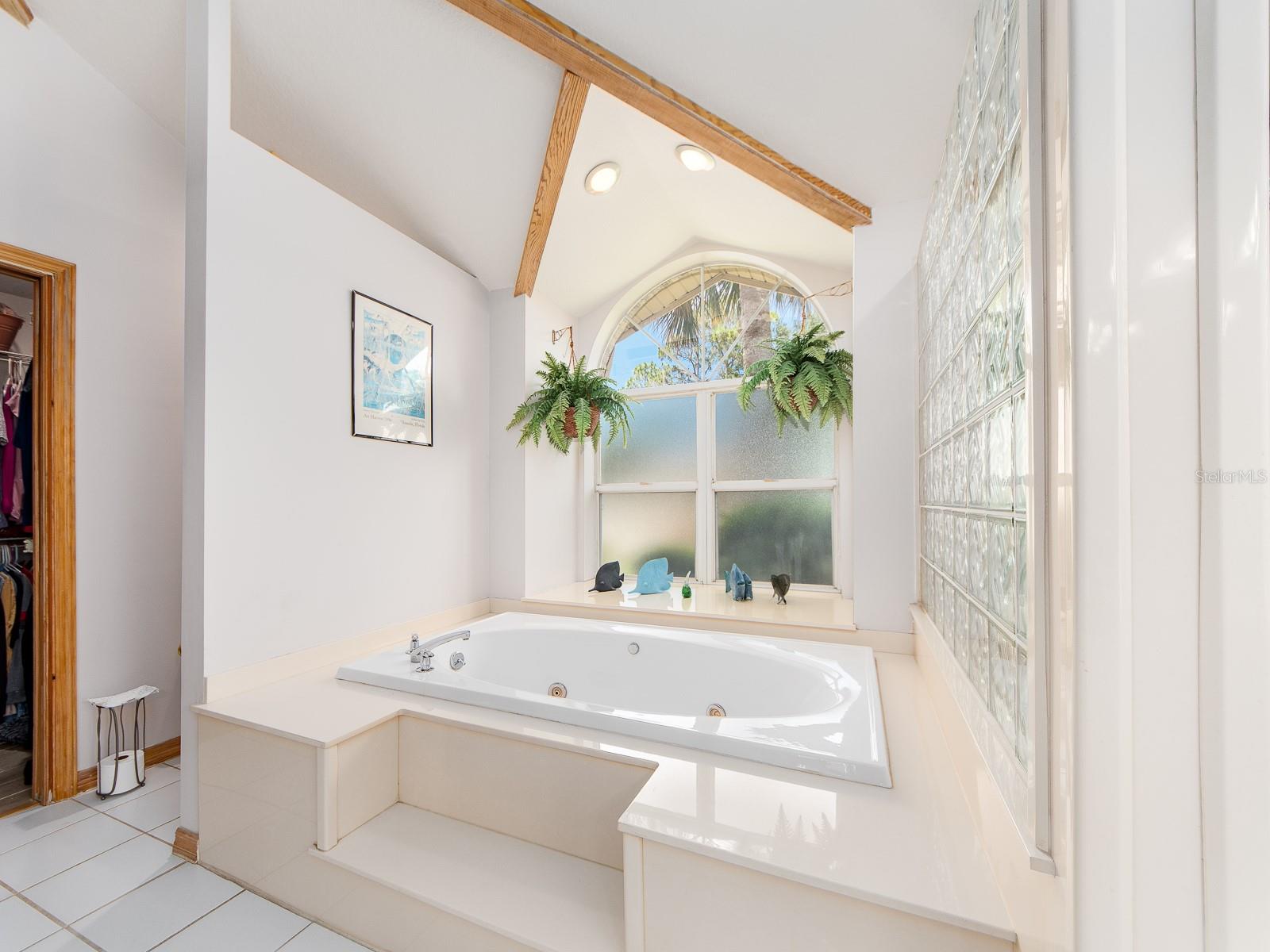 COUNTRY WOODS - Residential