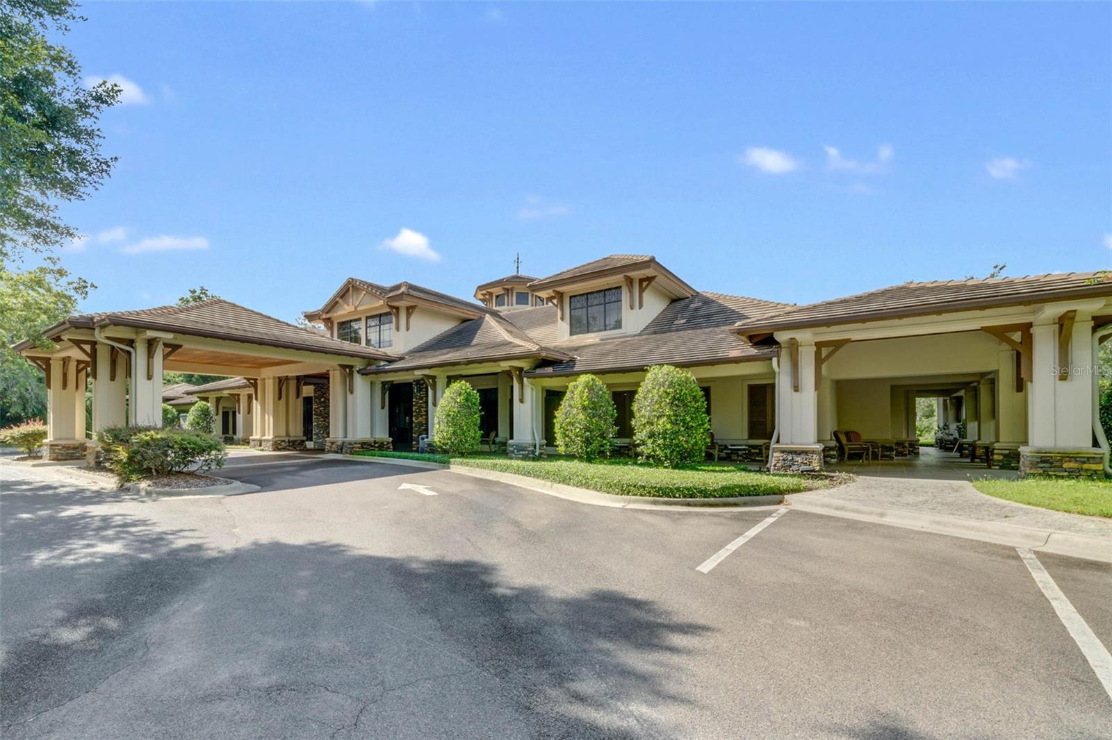 HEATHROW COUNTRY ESTATE - Residential