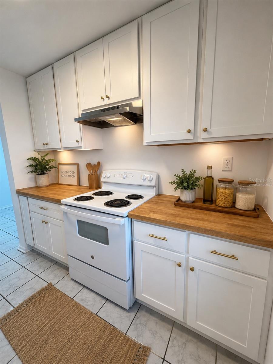 WINTER HAVEN HARBOUR APTS CONDO - Residential