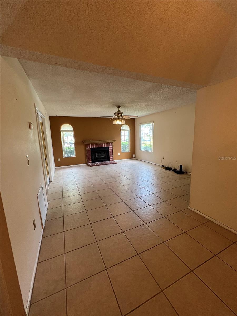RAINTREE VILLAGE CONDO N - Residential