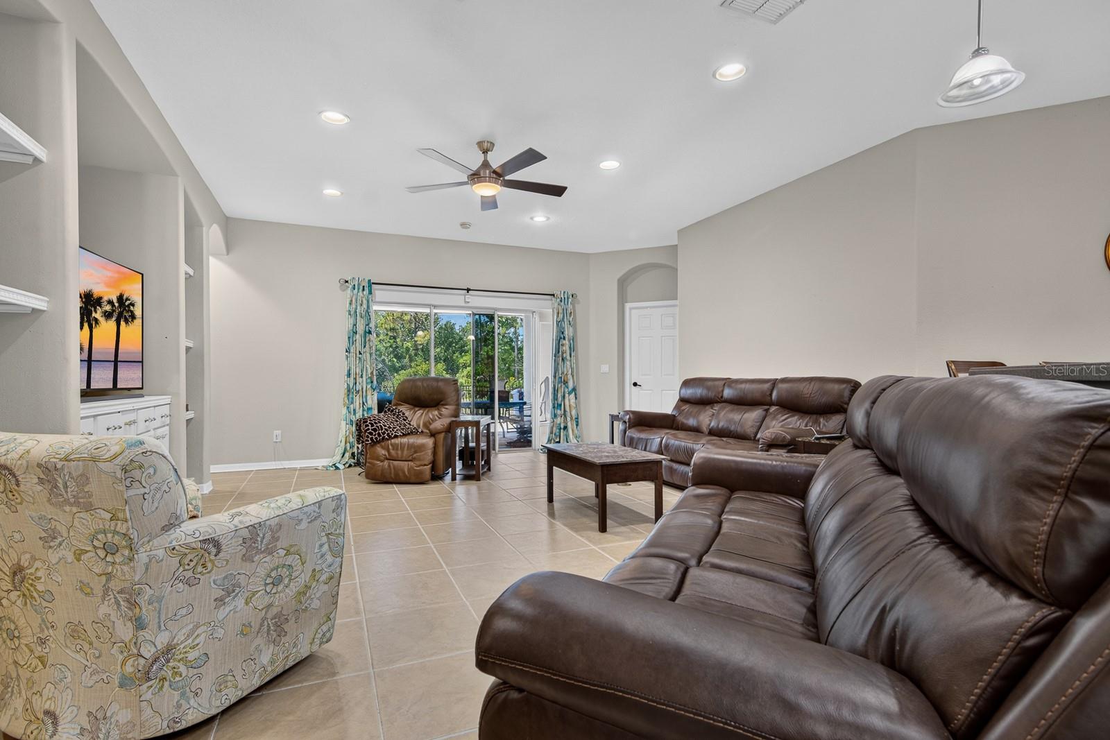 WATERS EDGE 02 - Residential