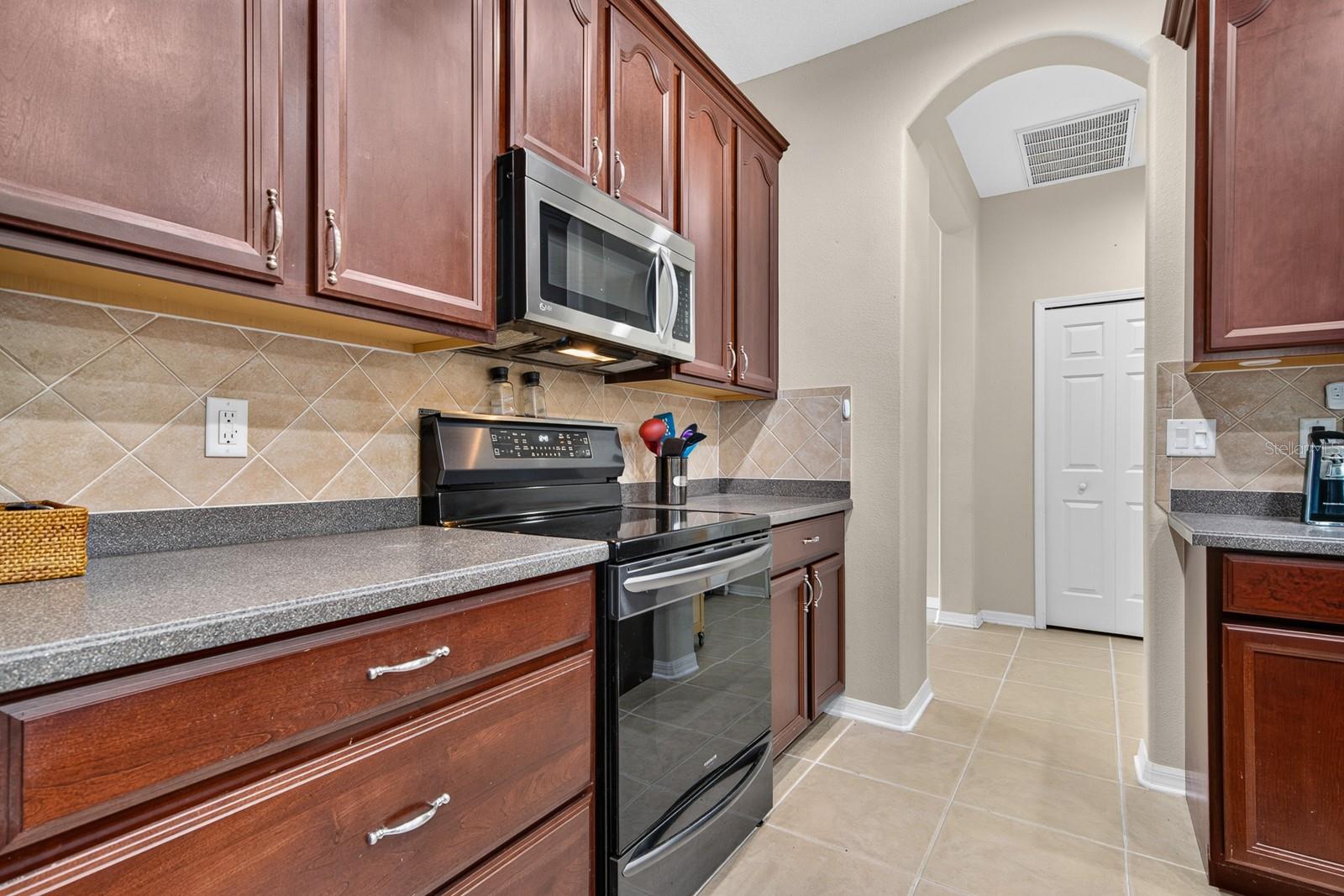 WATERS EDGE 02 - Residential