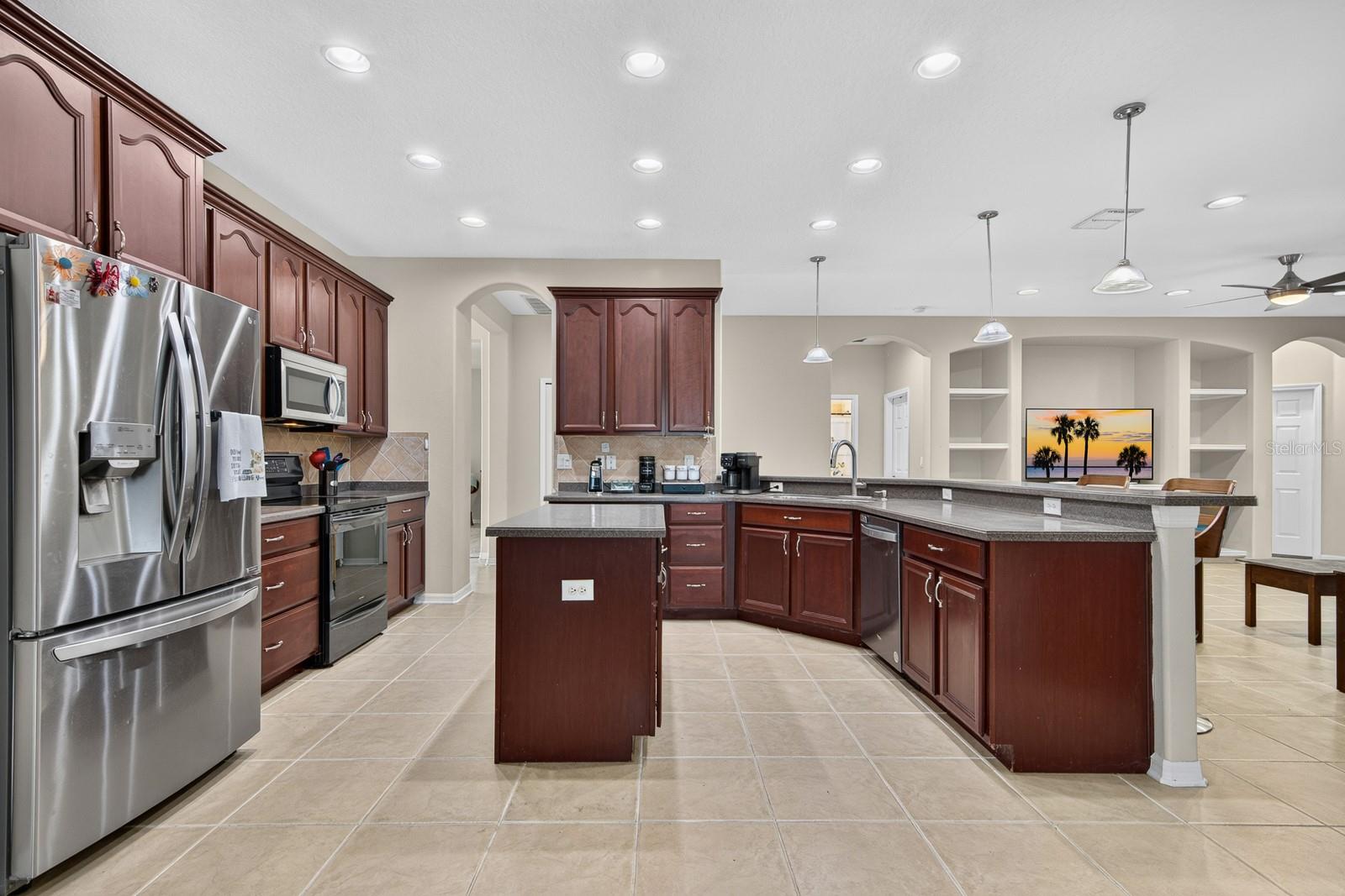 WATERS EDGE 02 - Residential