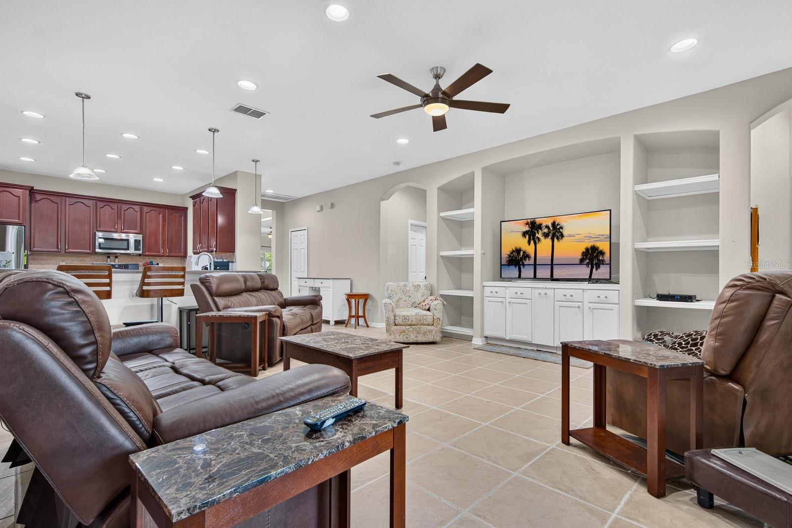 WATERS EDGE 02 - Residential
