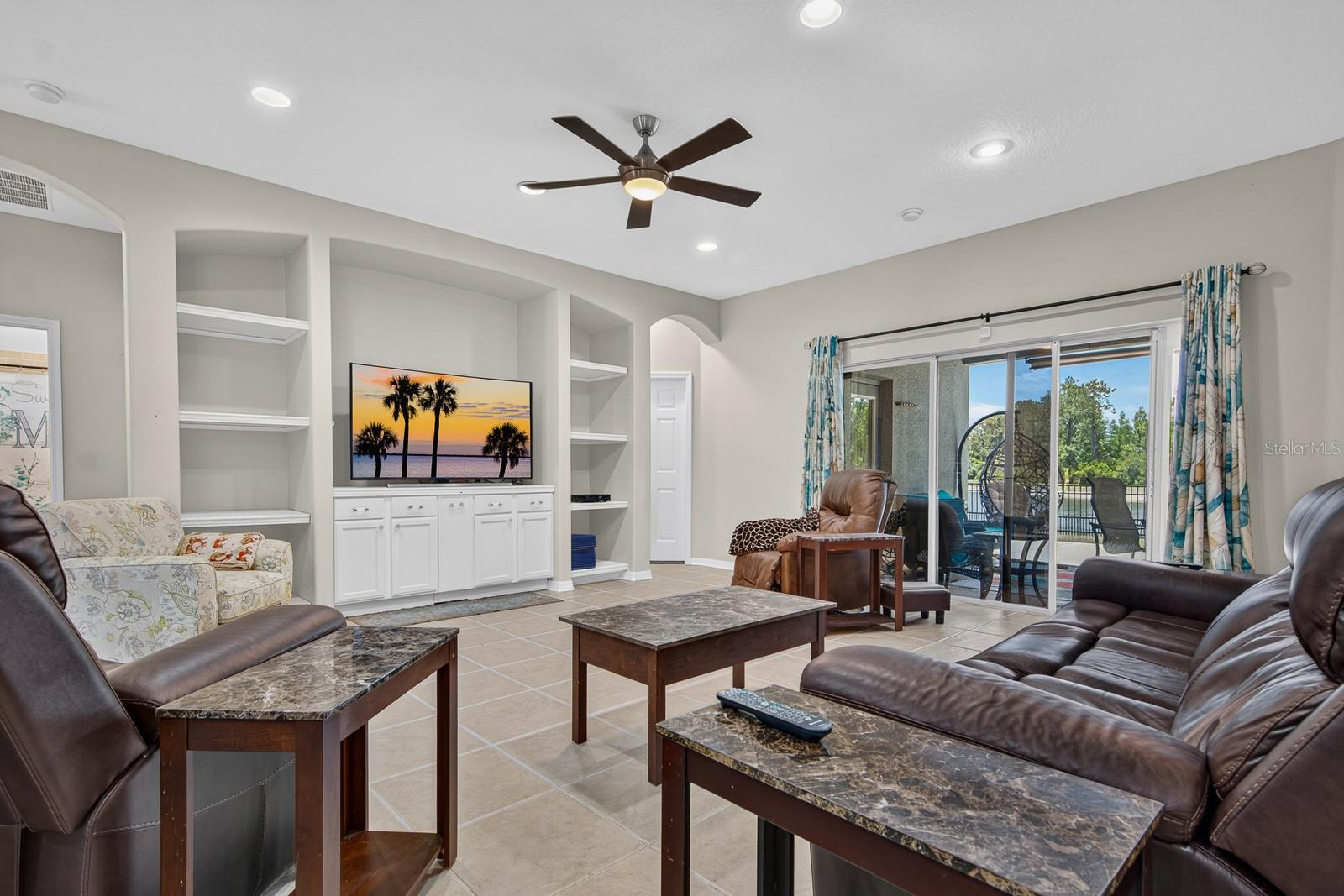 WATERS EDGE 02 - Residential