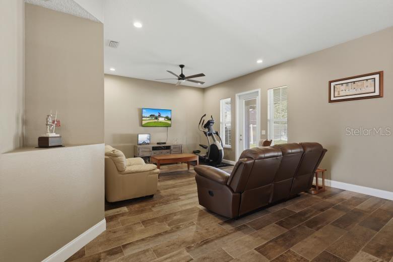 04 FAIRWAYS - Residential