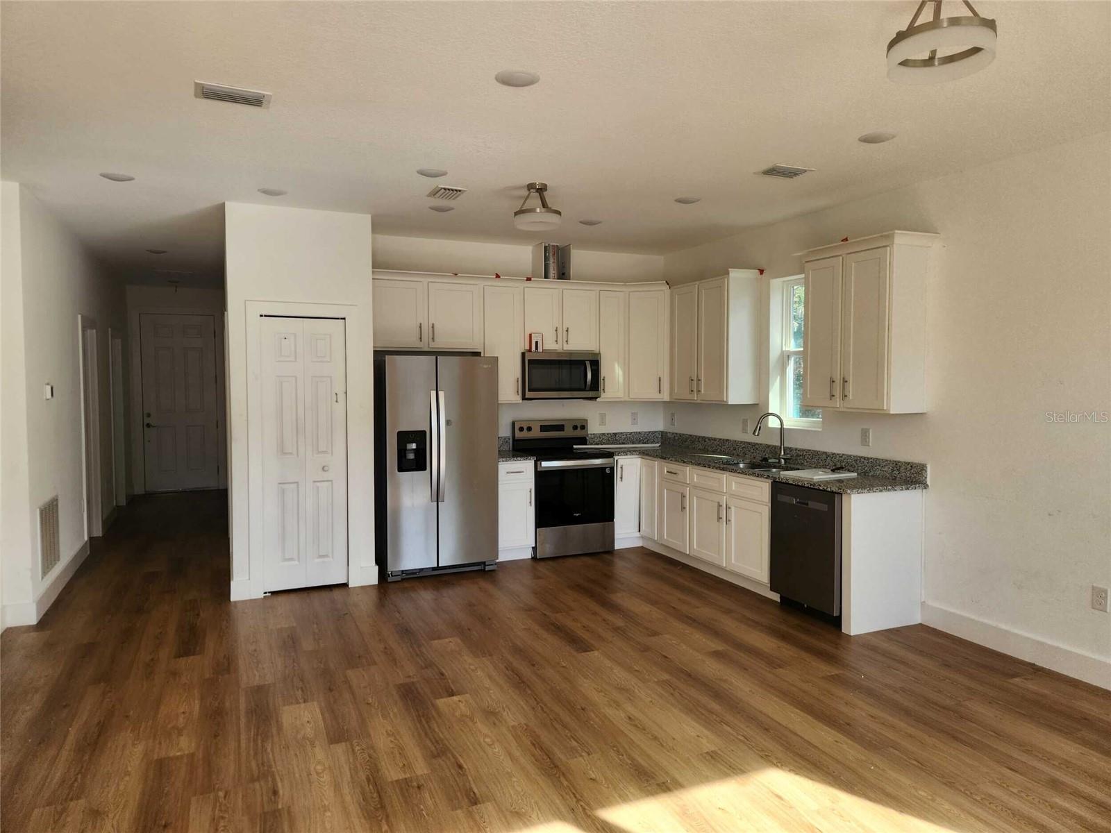 WEEKI WACHEE ACRES ADD - Residential Lease