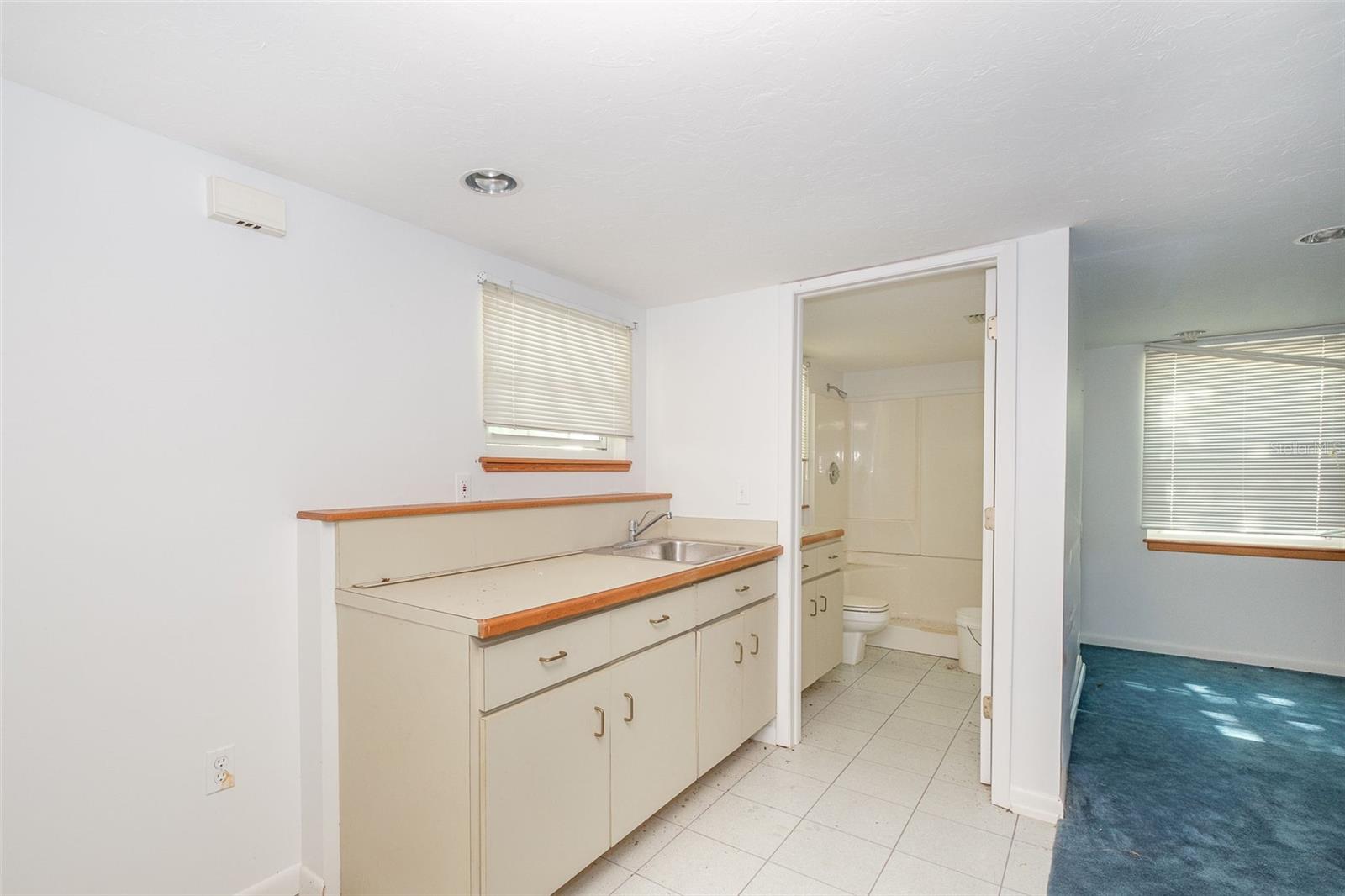GALLEONS REACH CORR - Residential