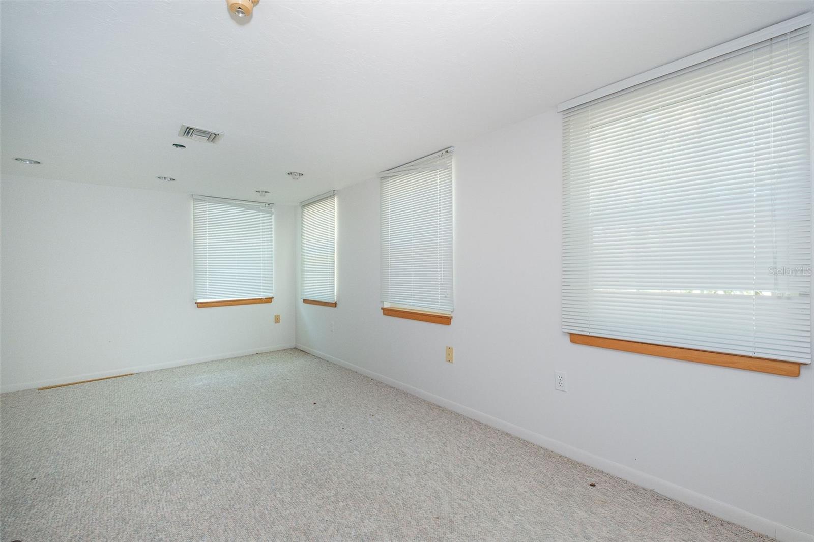GALLEONS REACH CORR - Residential