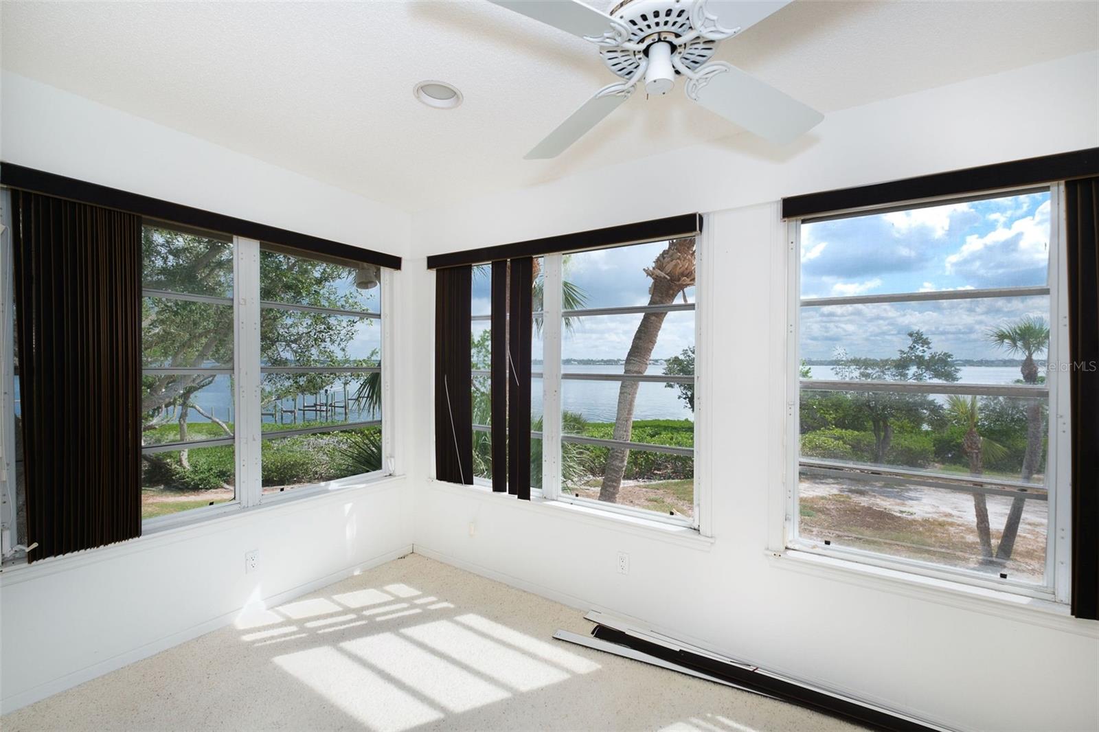 GALLEONS REACH CORR - Residential