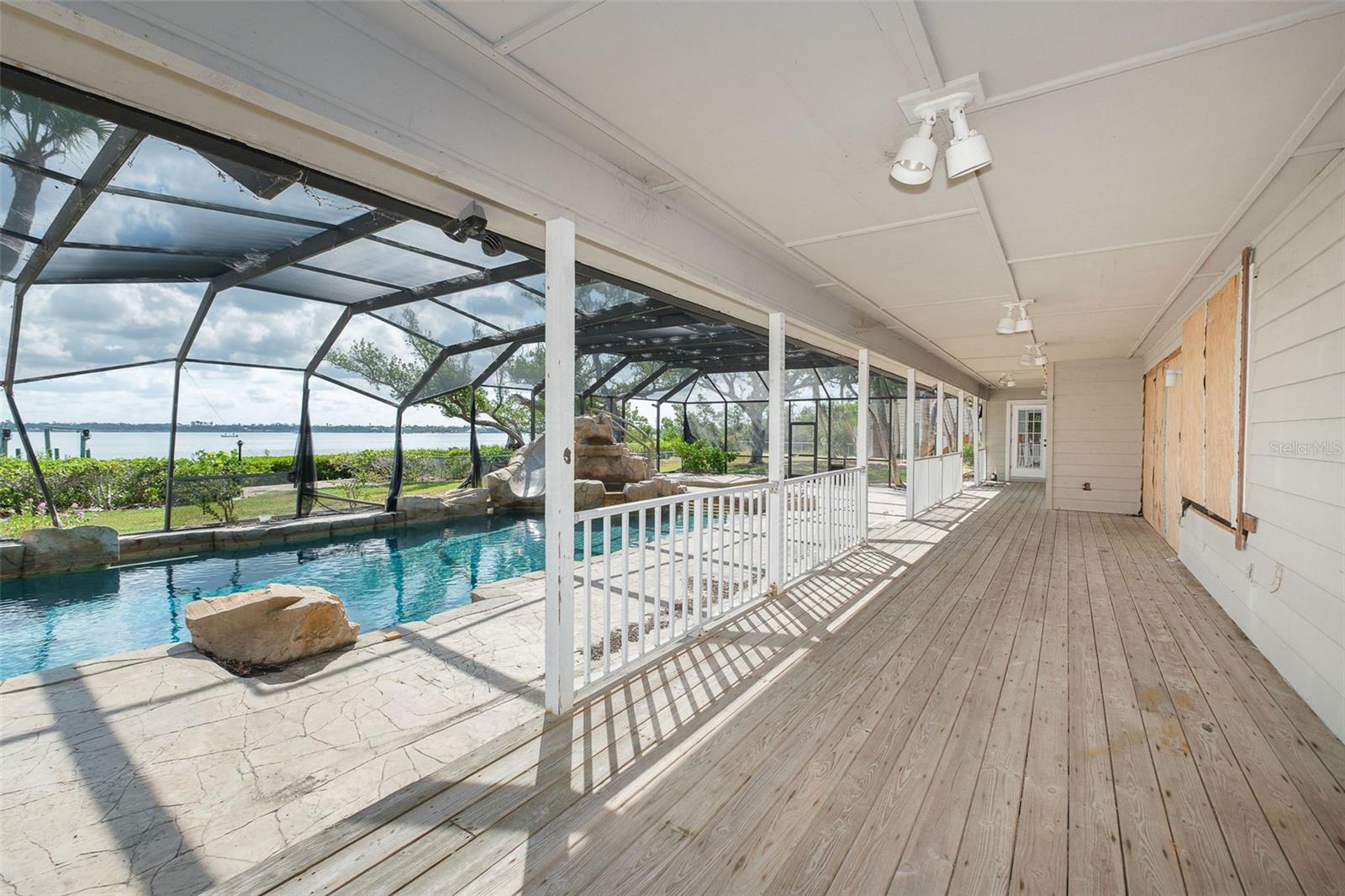GALLEONS REACH CORR - Residential