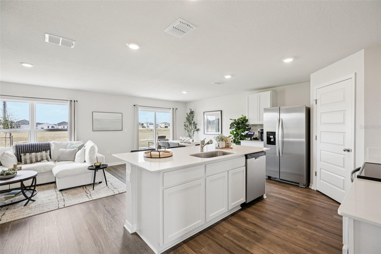 MAGNOLIA POINTE - Residential