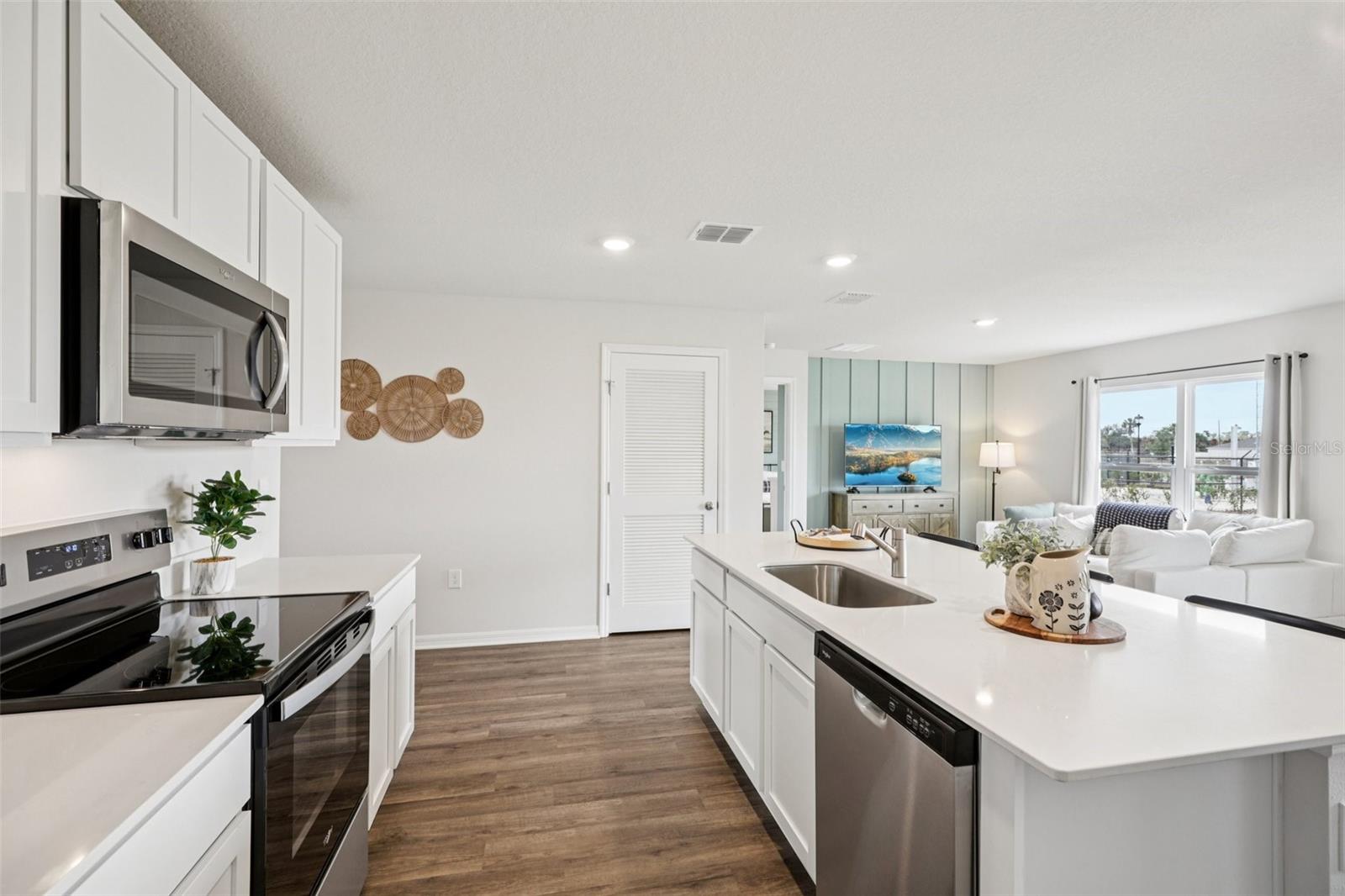 MAGNOLIA POINTE - Residential