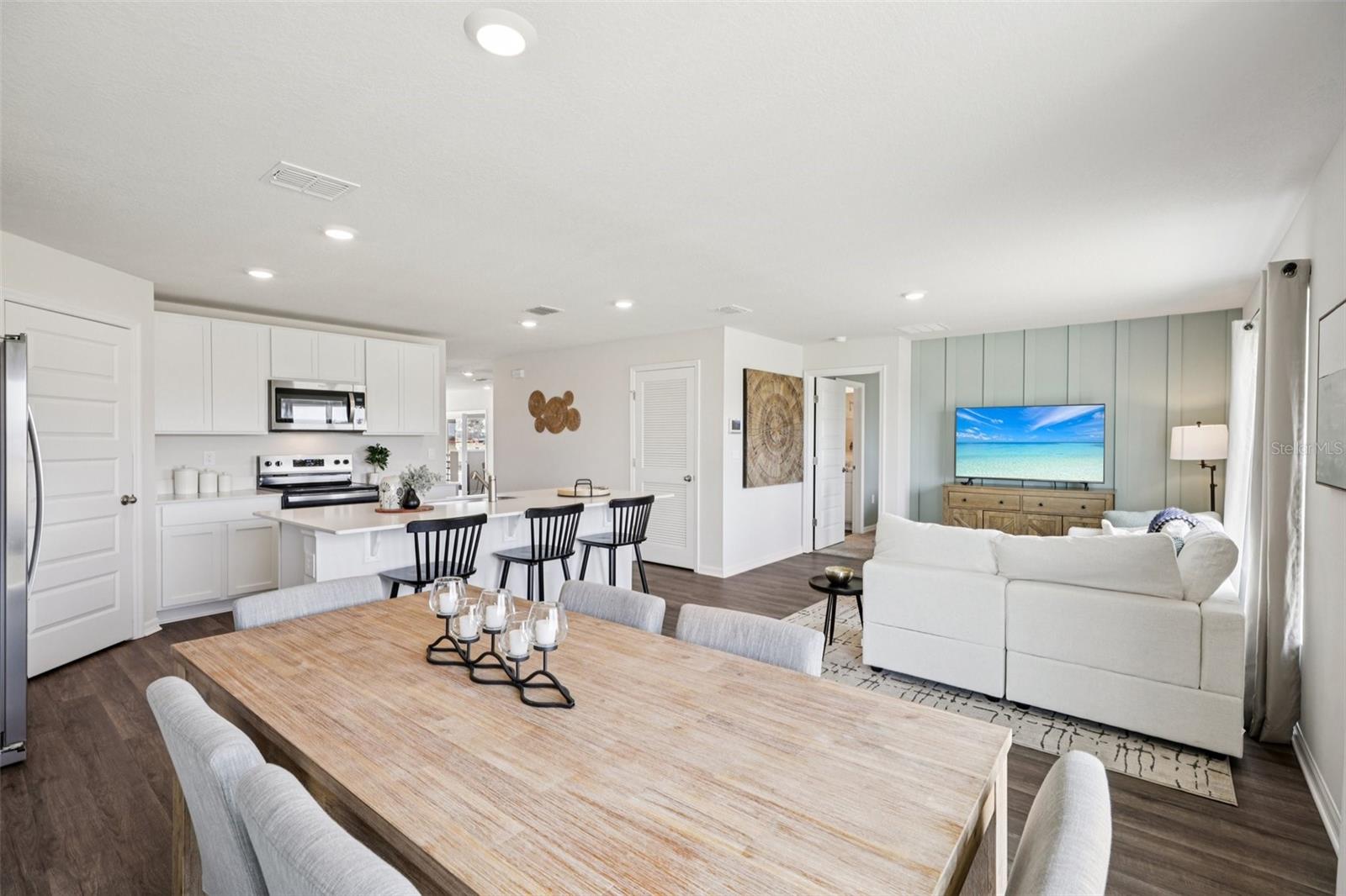 MAGNOLIA POINTE - Residential