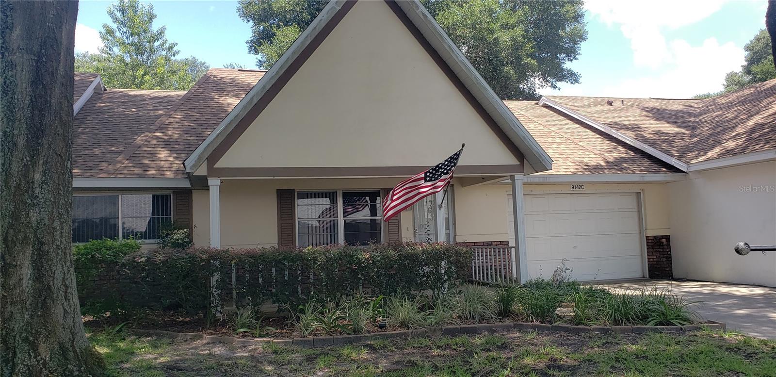 55 + Community, Very well maintained, 2BR/2BA 1 car garage townhouse, featuring a relaxing covered front porch, fully remodeled Kitchen all new appliances, Refrigerator, glass top stove/oven, microwave oven, dishwasher, and a washer /dryer, water filtrations system under the kitchen sink, large owners suite with a large walk in closet. bedrooms have carpet, laminated flooring, and tile floor, enclosed lanai, a must see!! long term lease only, no smoking, Tenant must be approved by On Top of The World Association before signing the lease. ID cards are $20. each, tenants are responsible for utilities. The community itself is a 55 and older