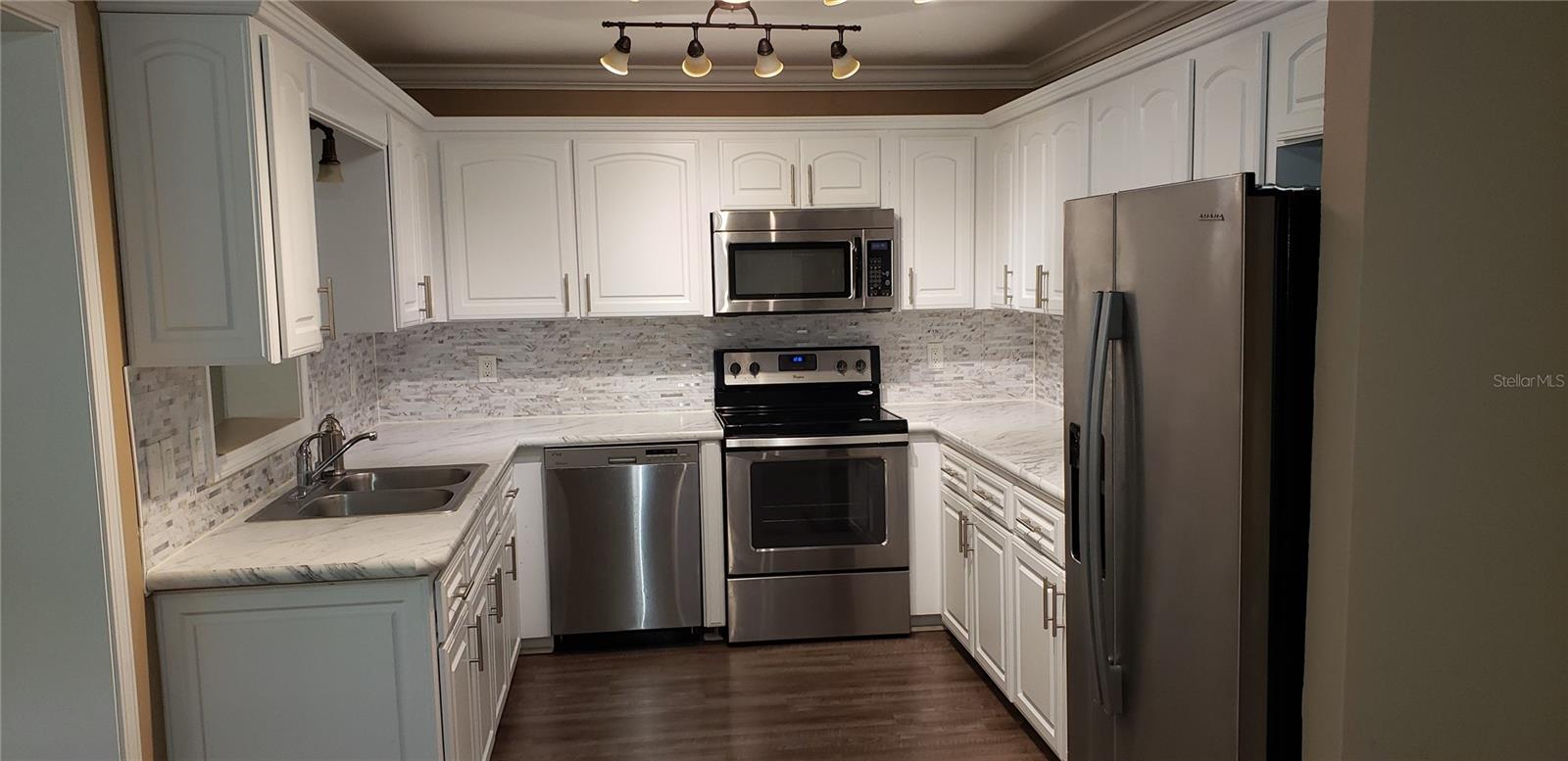 CIRCLE SQUARE WOODS Y - Residential Lease
