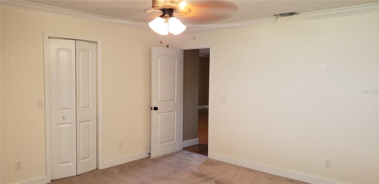 CIRCLE SQUARE WOODS Y - Residential Lease