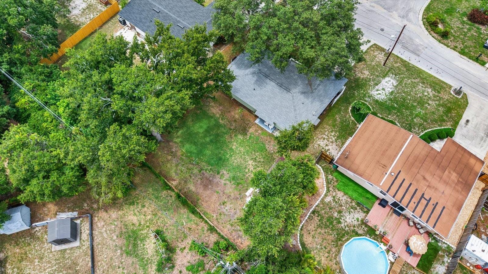 TROPICAL GROVES - Residential