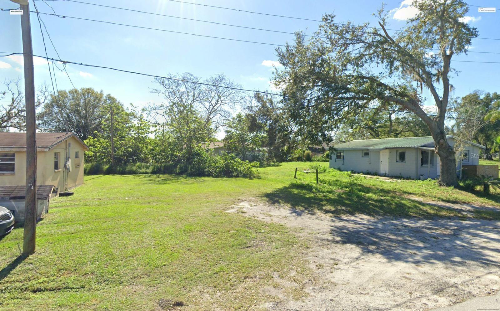 DISPOSED LAND AND LITTLE VEGETACTION.
You can build multi-family houses. ZONING R3
It's a wonderful time to buy land! 
The construction of new homes is being planned in this area. 
An excellent lot to build your future home, or good for acquiring it from a builder or investor.