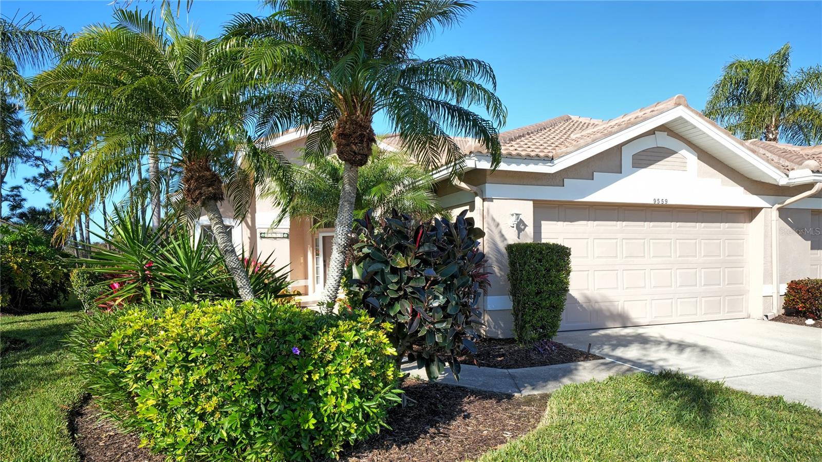 STONEYBROOK GOLF & COUNTRY CLUB - Residential