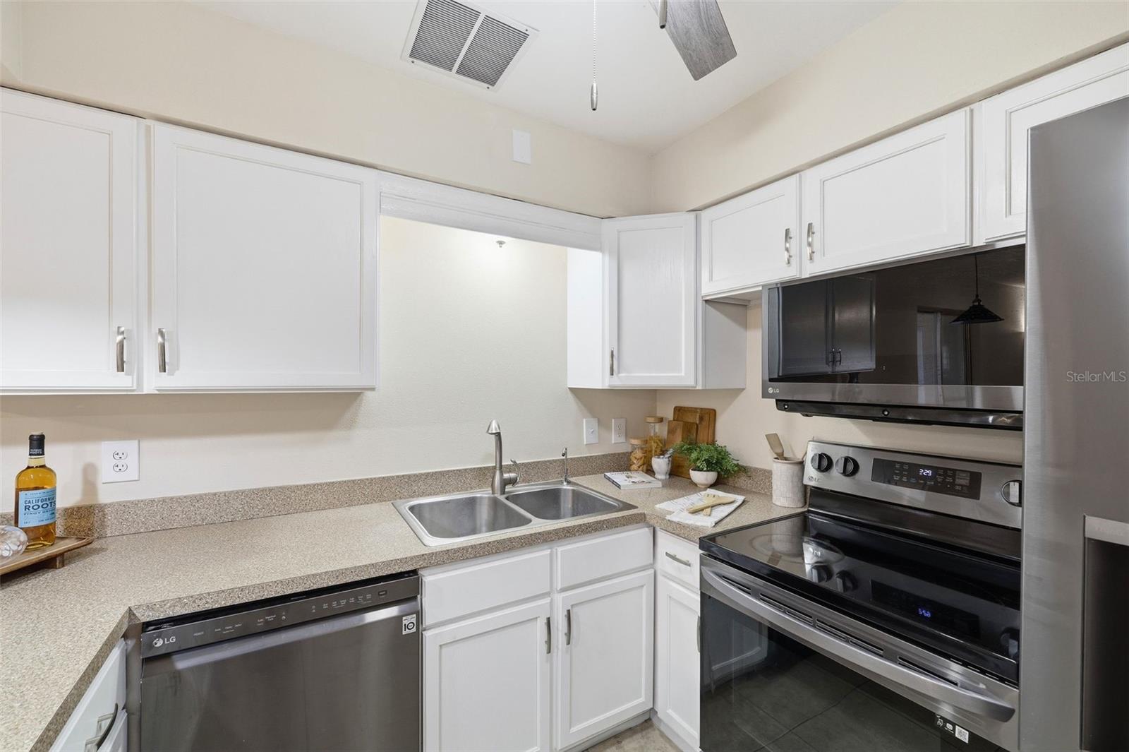 GROVEWOOD COURT - Residential Lease