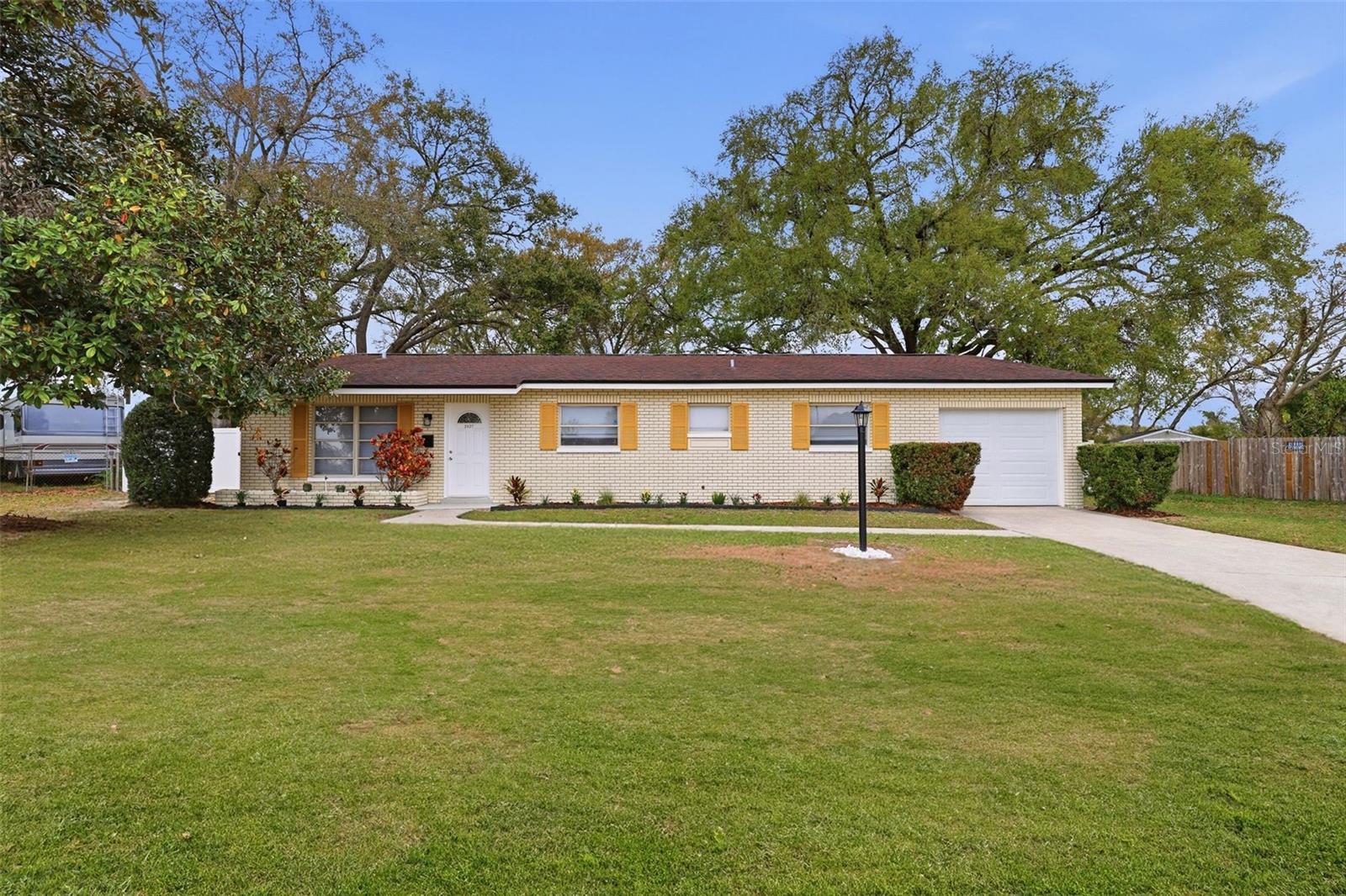 GROVEWOOD COURT - Residential Lease