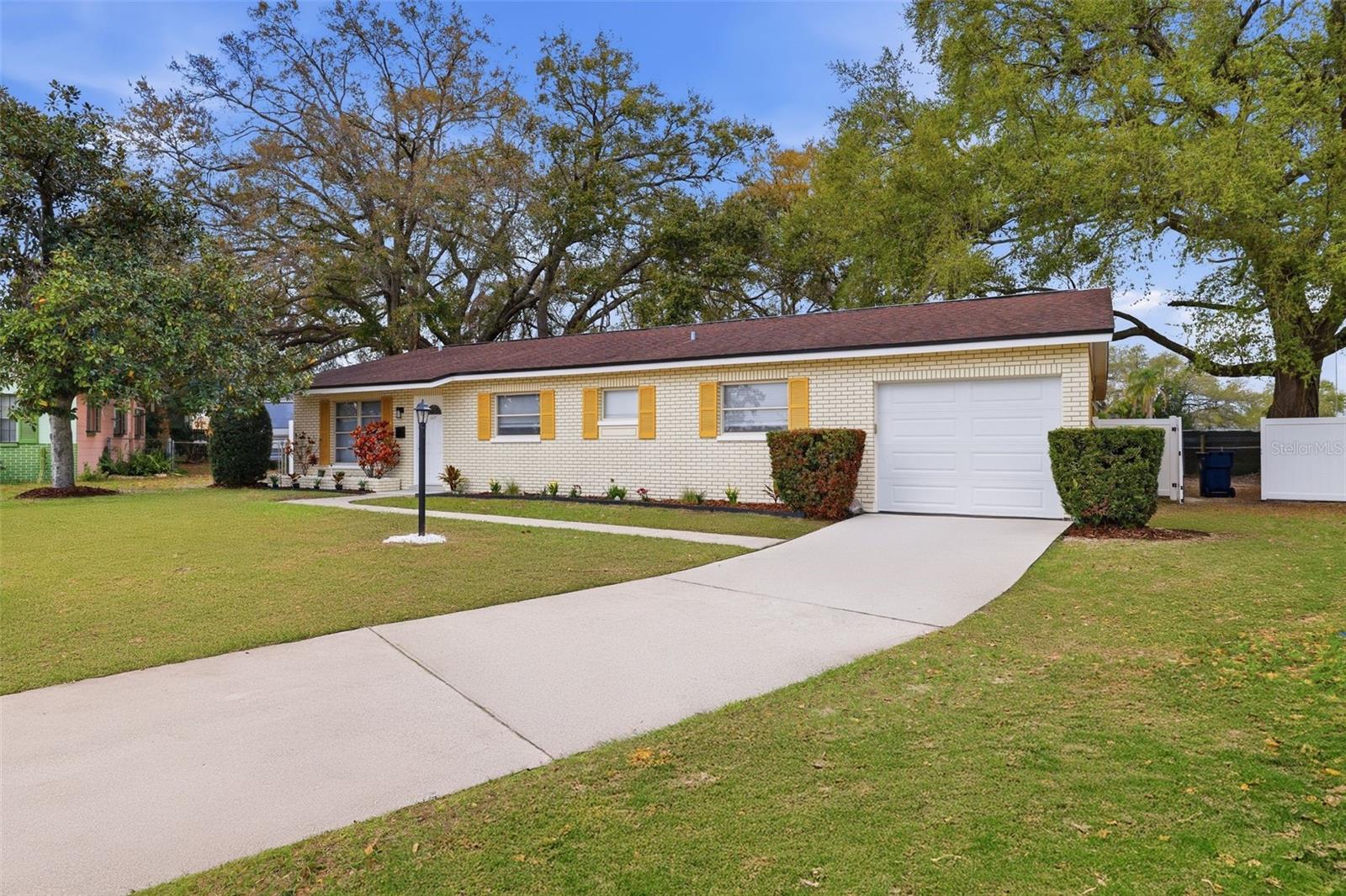 GROVEWOOD COURT - Residential Lease