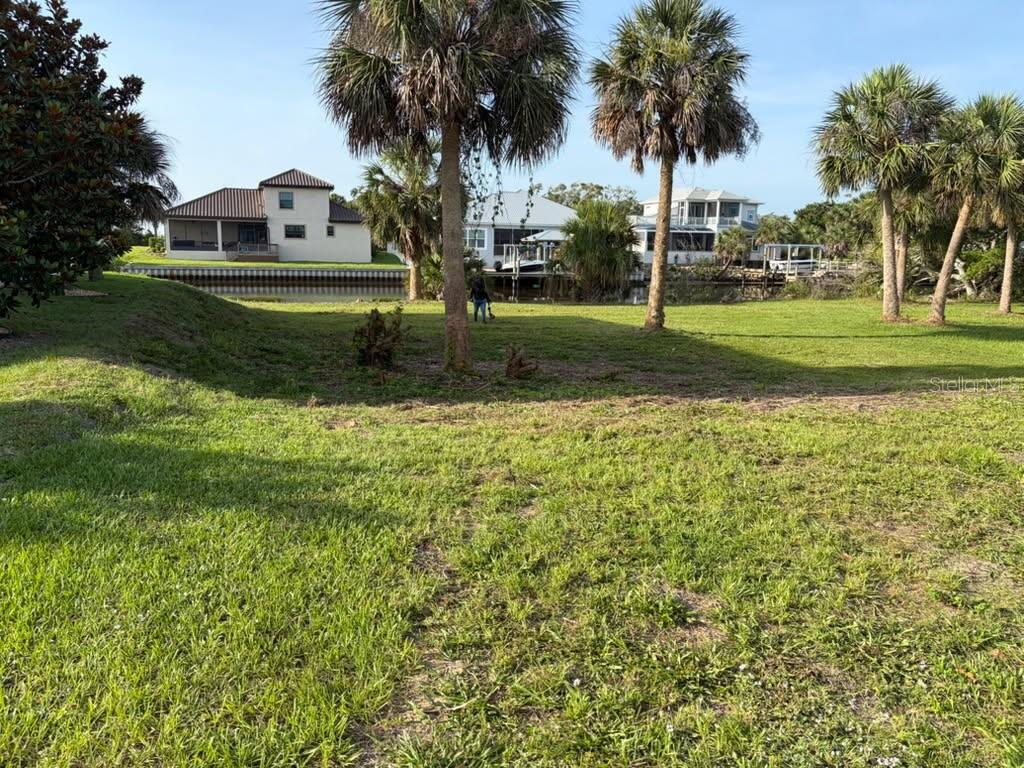 One block from the Flagler Beach intercoastal.
