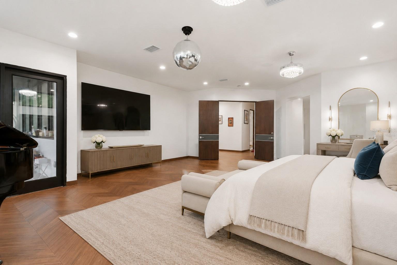 BAY LAKE ESTATES - Residential