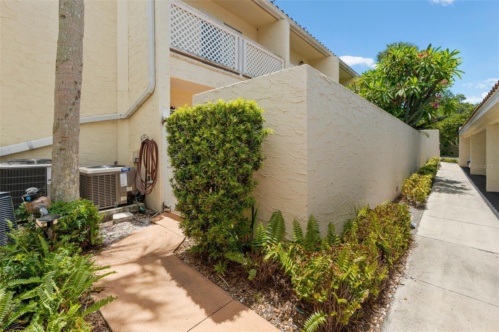 VIZCAYA CONDO - Residential