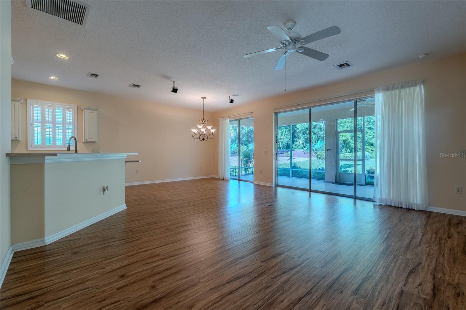 SUMMERGLEN - Residential