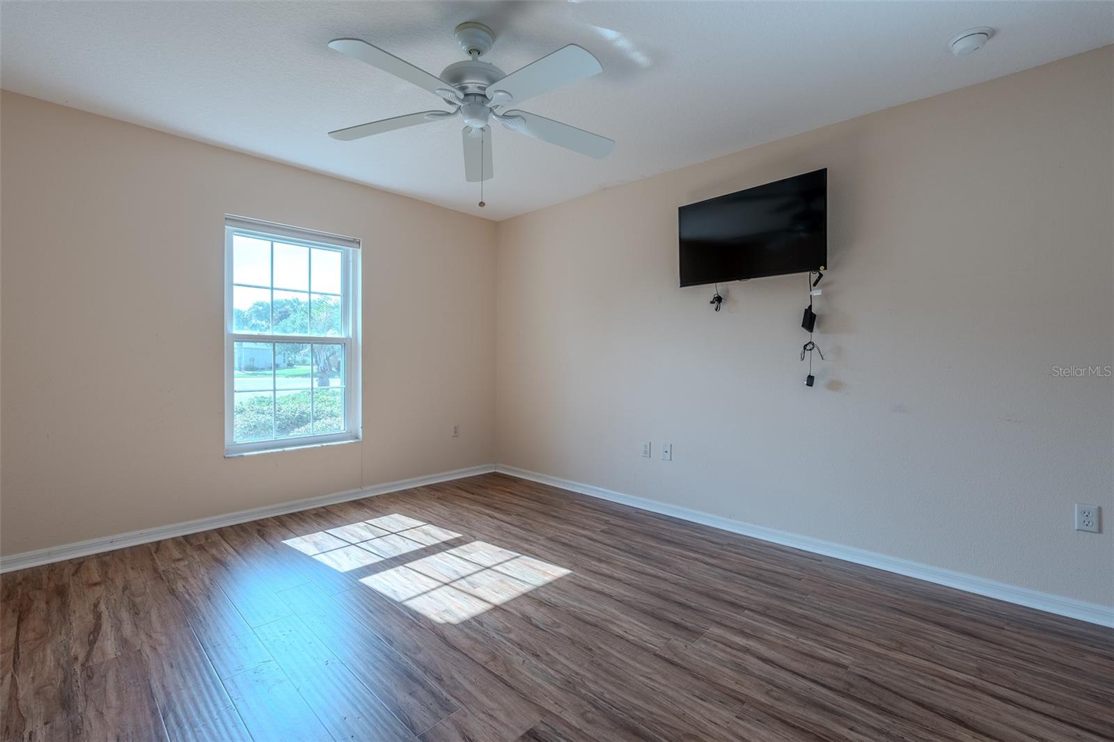 SUMMERGLEN - Residential
