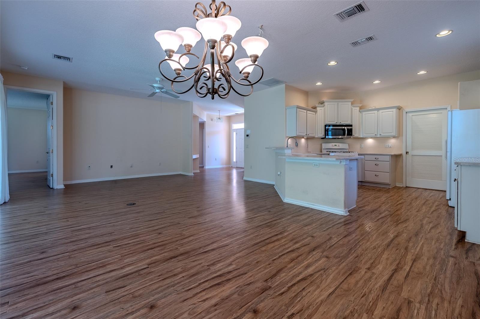 SUMMERGLEN - Residential